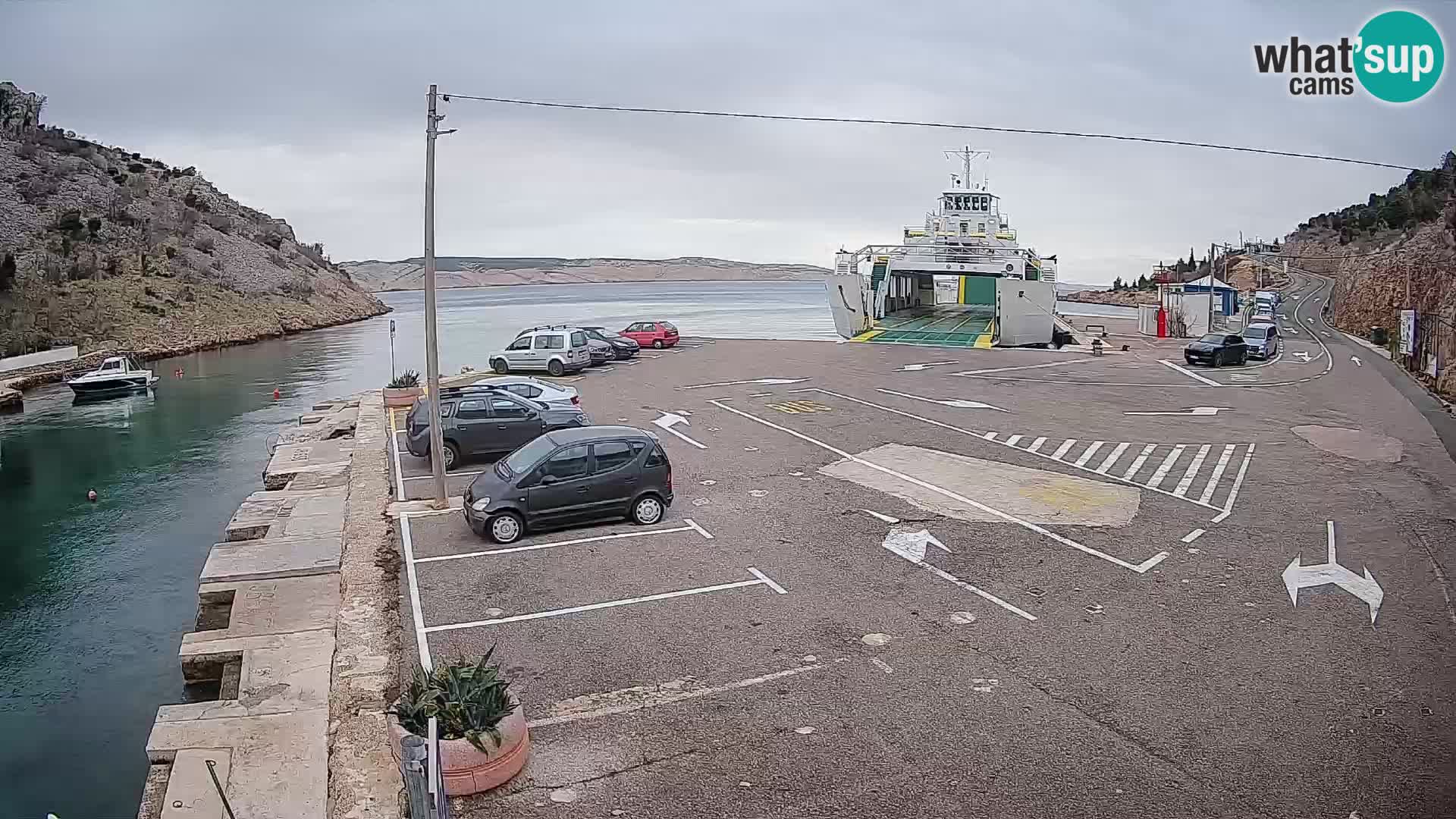 Webcam del puerto de ferris de Prizna – hacia la isla de Pag