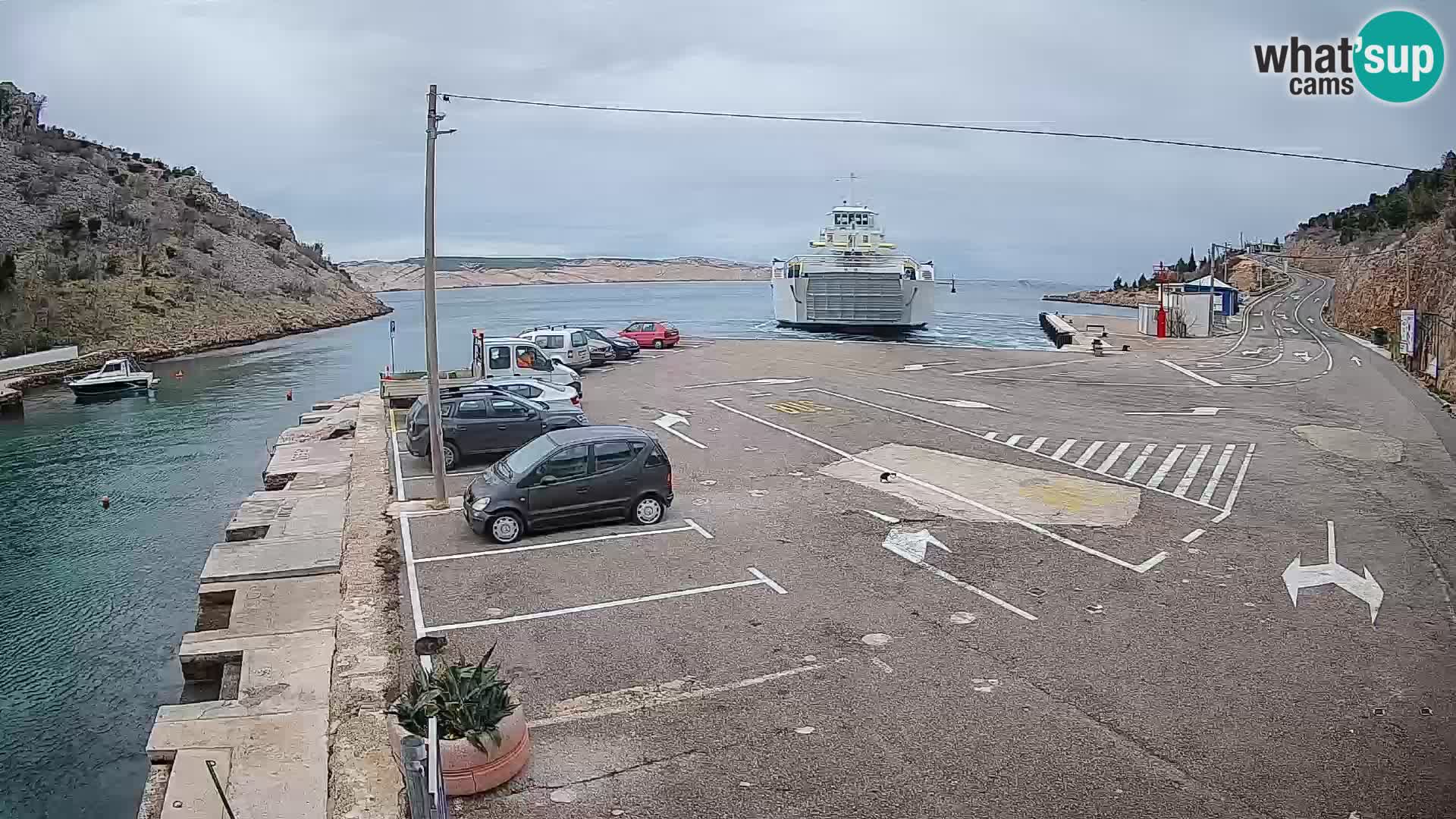 Webcam del puerto de ferris de Prizna – hacia la isla de Pag