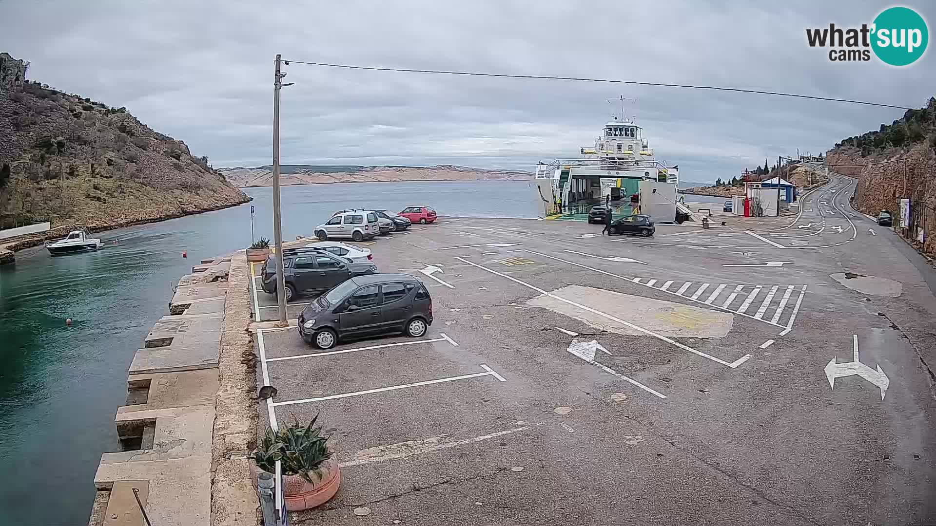 Webcam del puerto de ferris de Prizna – hacia la isla de Pag