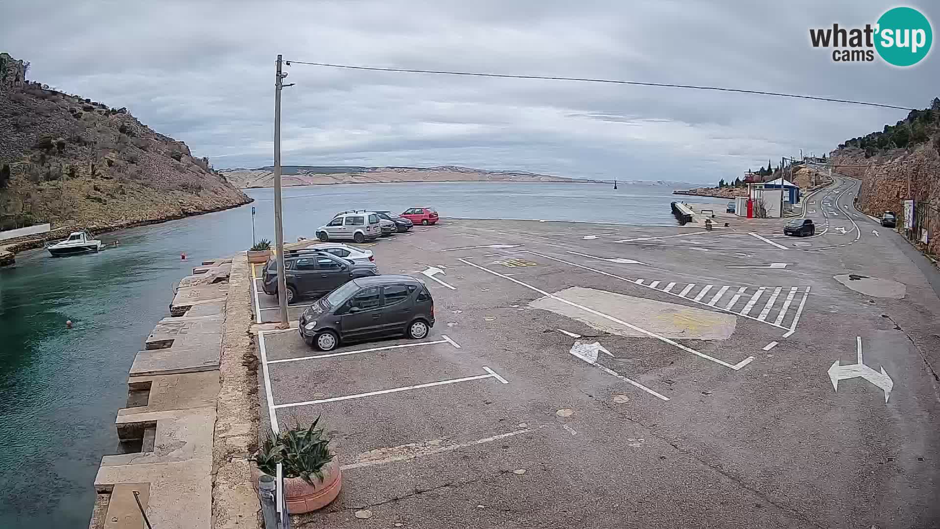 Webcam del puerto de ferris de Prizna – hacia la isla de Pag