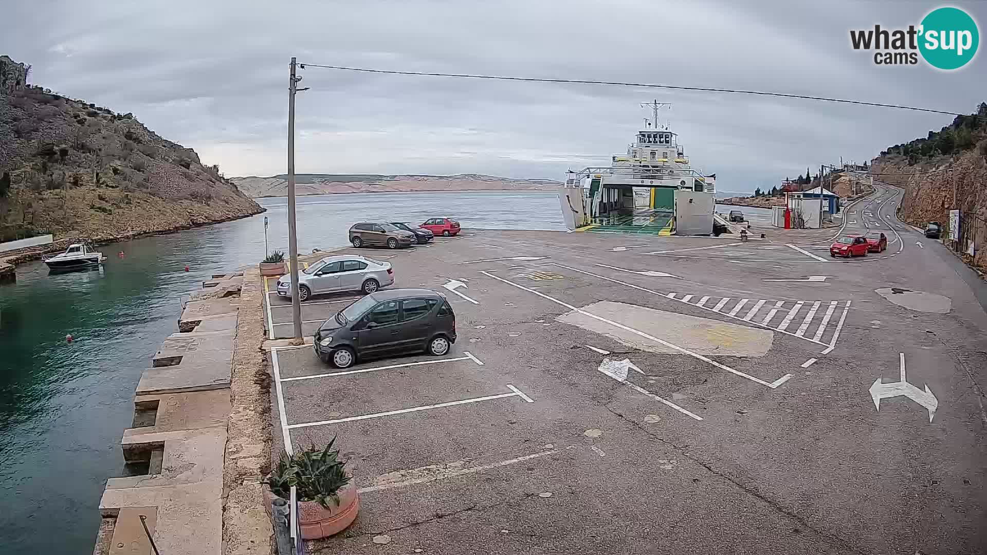 Webcam del puerto de ferris de Prizna – hacia la isla de Pag