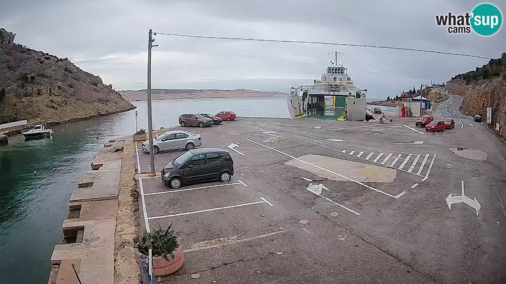Webcam del puerto de ferris de Prizna – hacia la isla de Pag