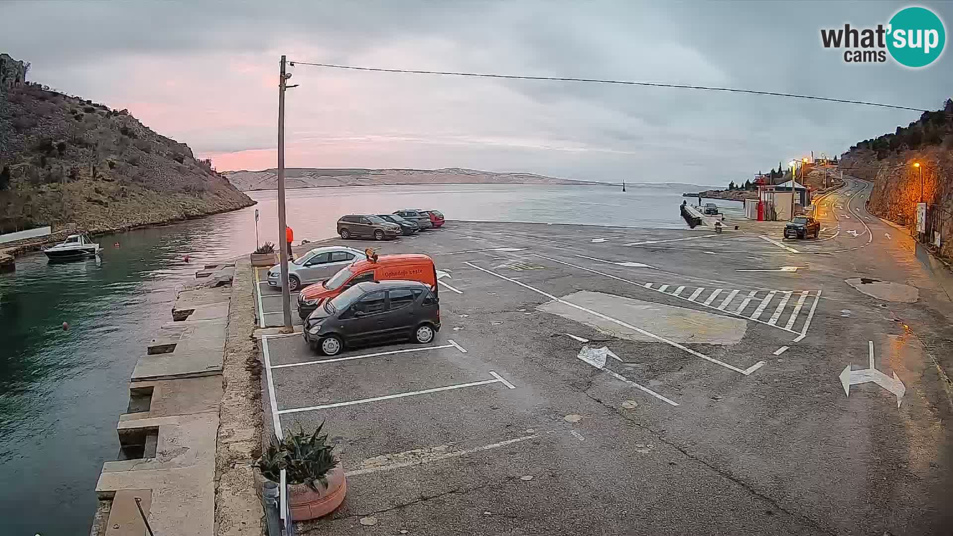 Webcam del puerto de ferris de Prizna – hacia la isla de Pag