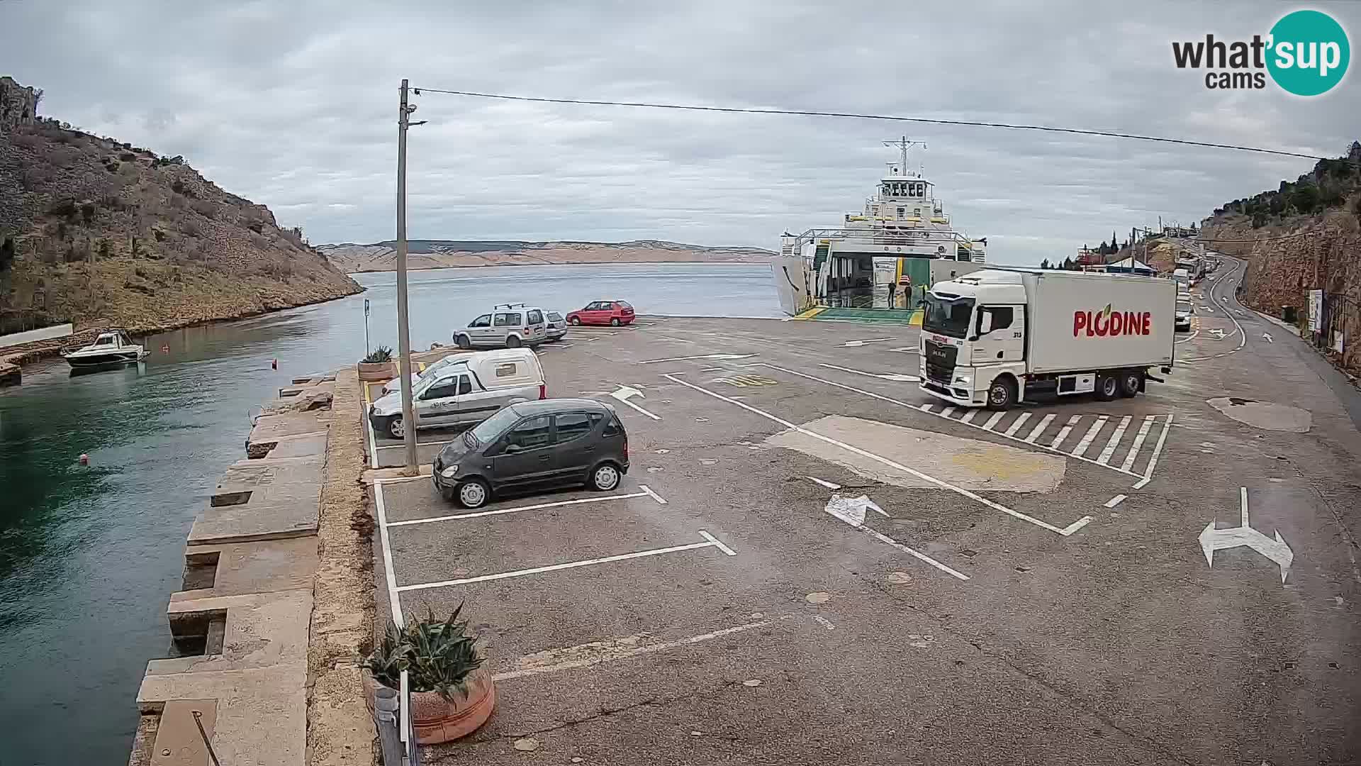 Webcam del puerto de ferris de Prizna – hacia la isla de Pag