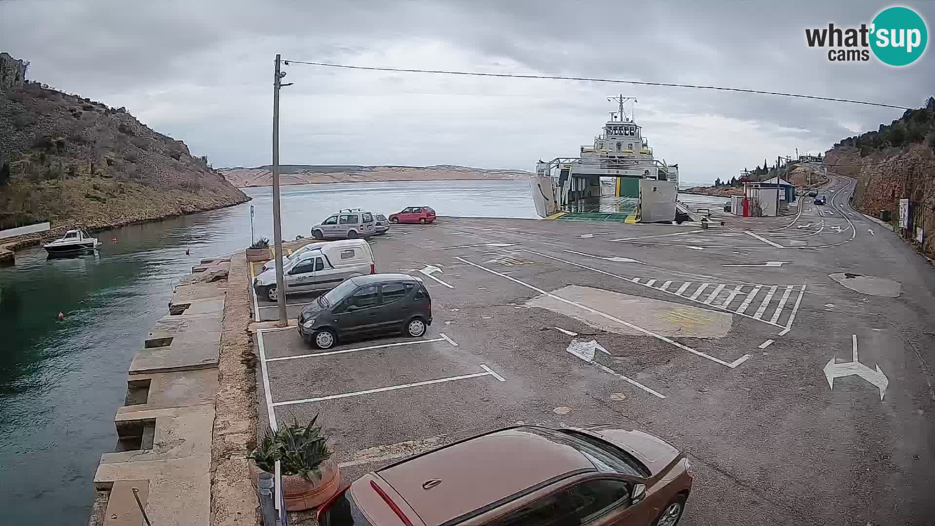 Webcam del puerto de ferris de Prizna – hacia la isla de Pag