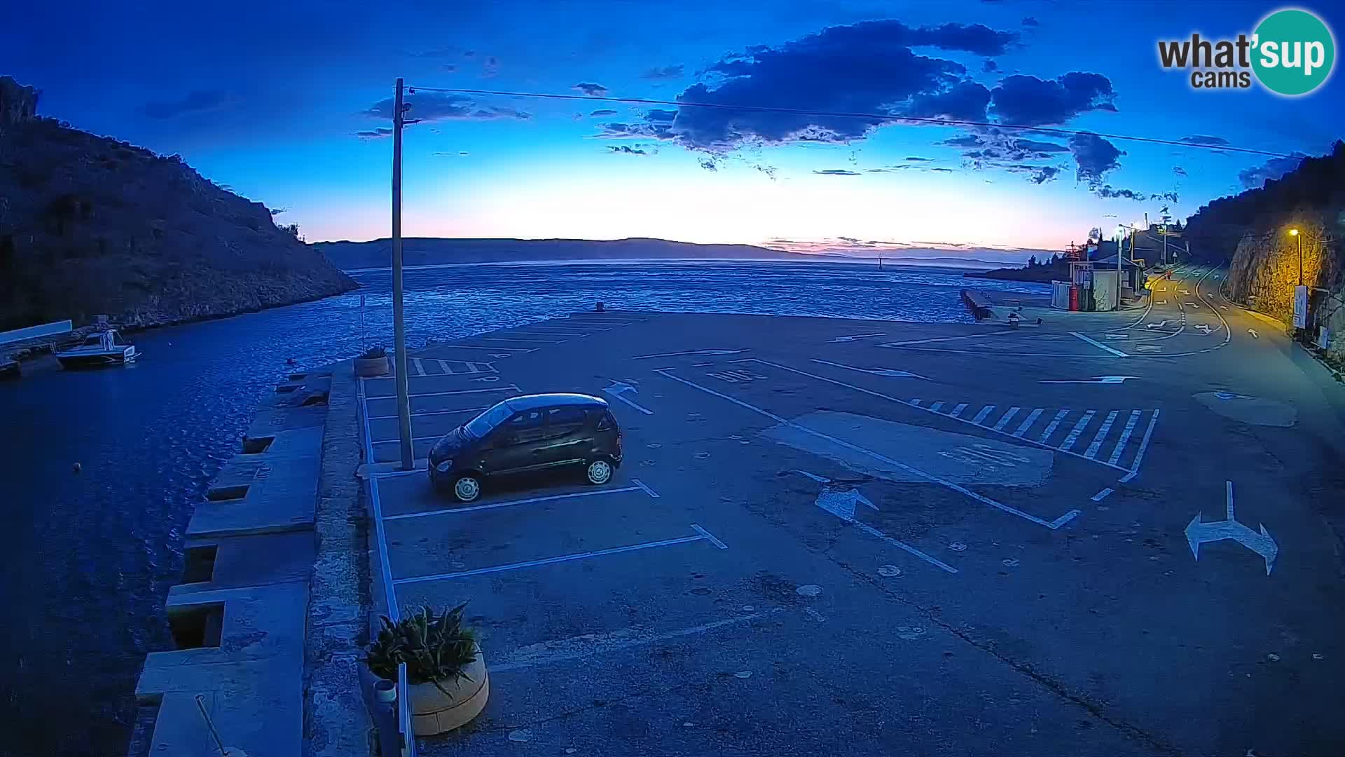 Web kamera trajektna luka Prizna – prema otoku Pag