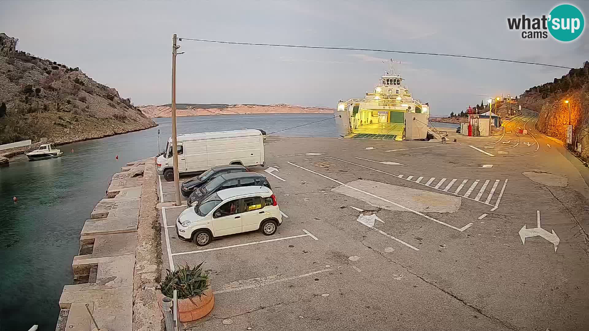 Webcam port de ferry de Prizna – vers l’île de Pag