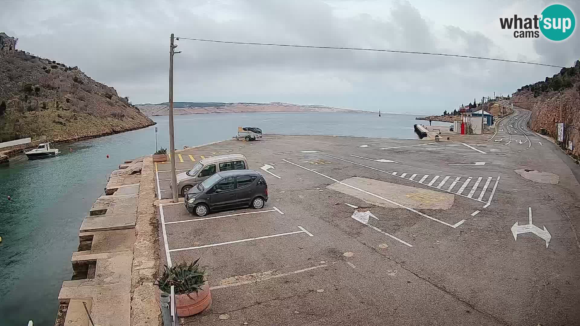 Webcam del puerto de ferris de Prizna – hacia la isla de Pag