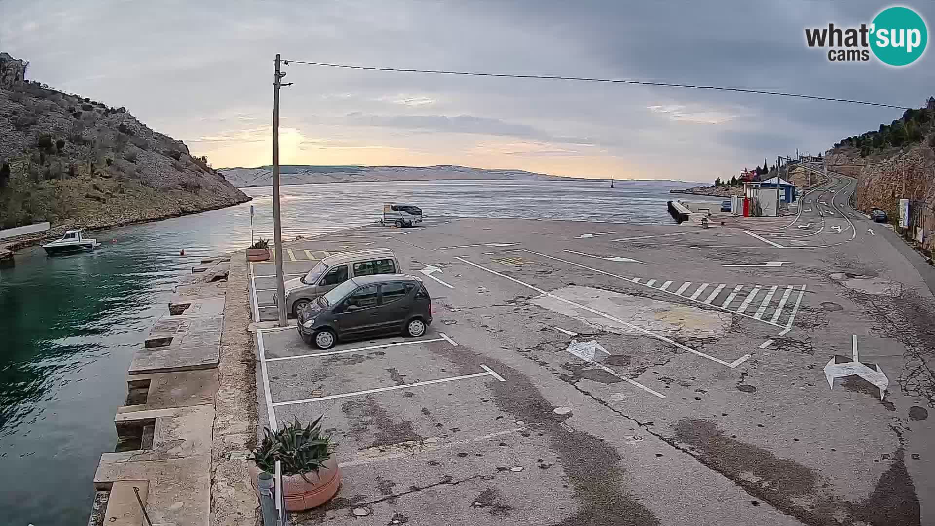 Webcam del puerto de ferris de Prizna – hacia la isla de Pag