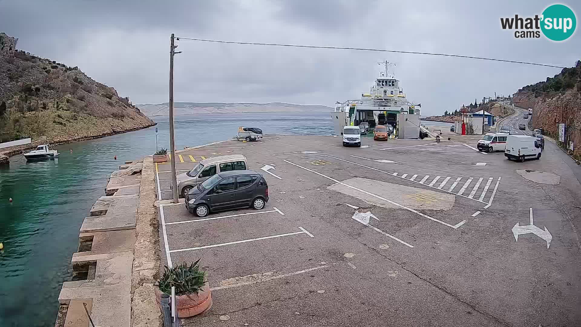 Webcam del puerto de ferris de Prizna – hacia la isla de Pag