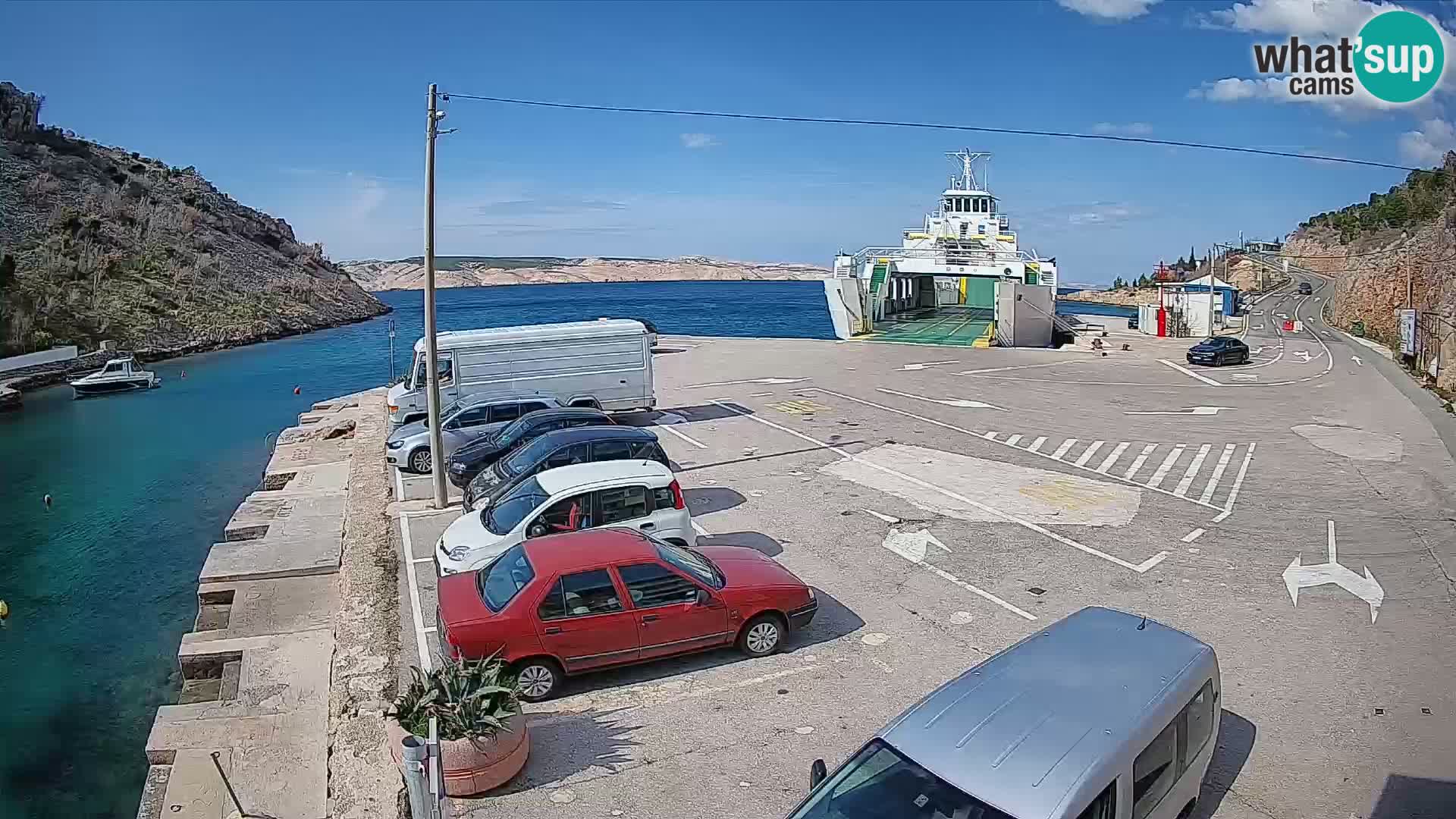 Spletna kamera trajektno pristanišče Prizna – proti otoku Pag