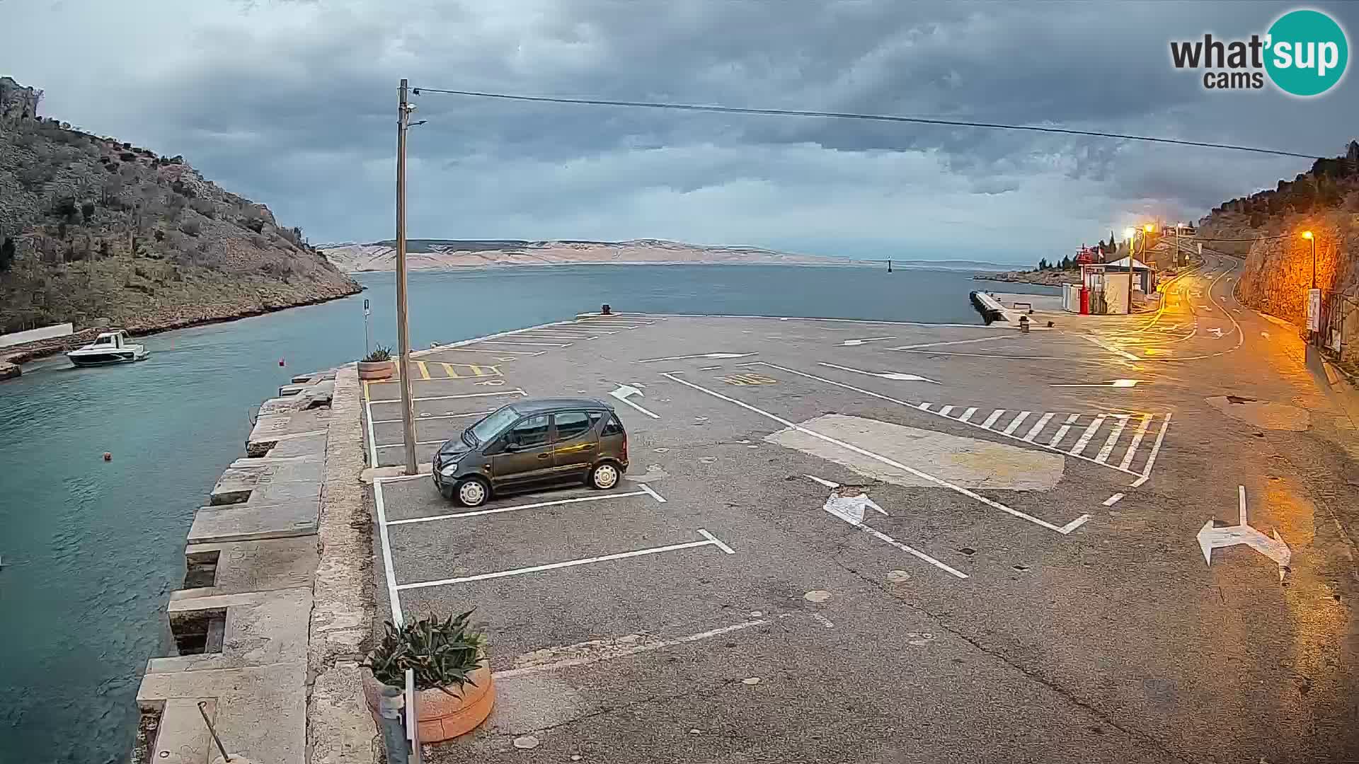 Web kamera trajektna luka Prizna – prema otoku Pag