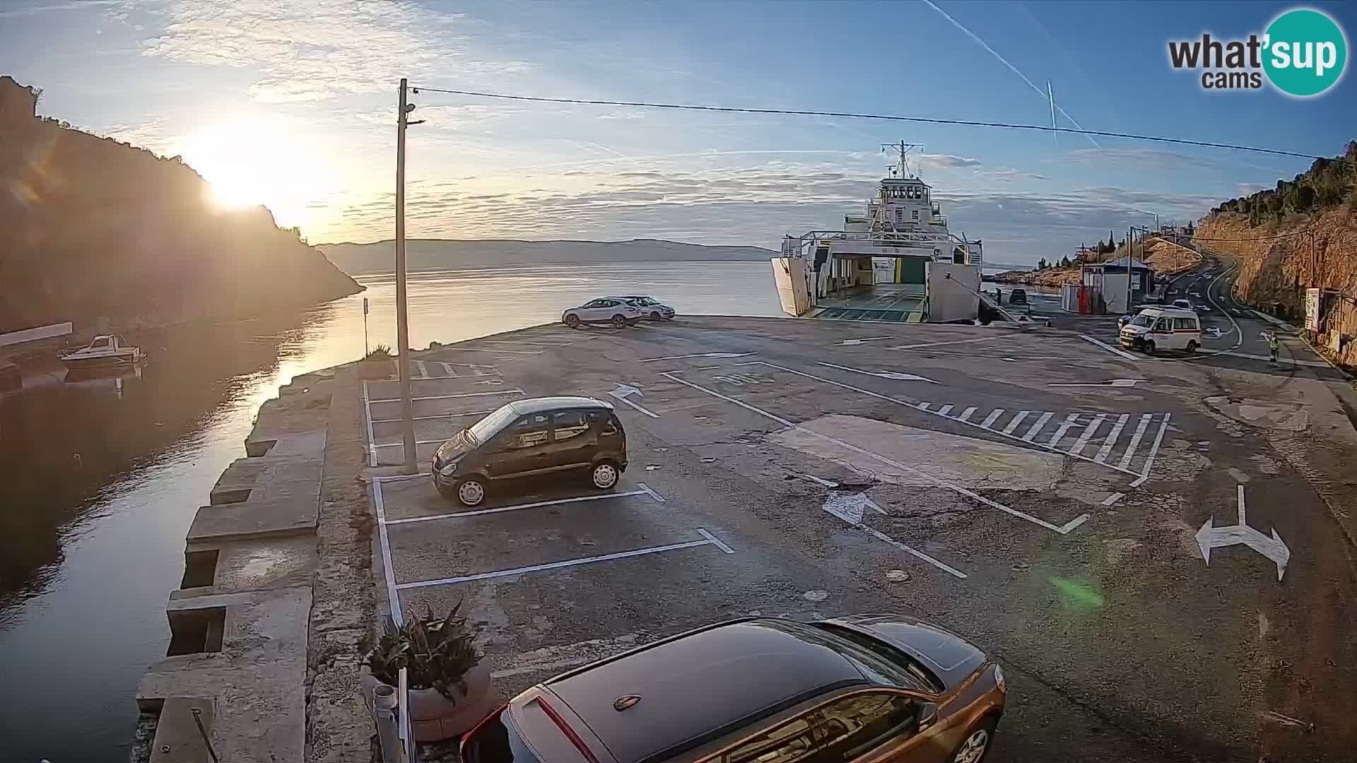 Web kamera trajektna luka Prizna – prema otoku Pag