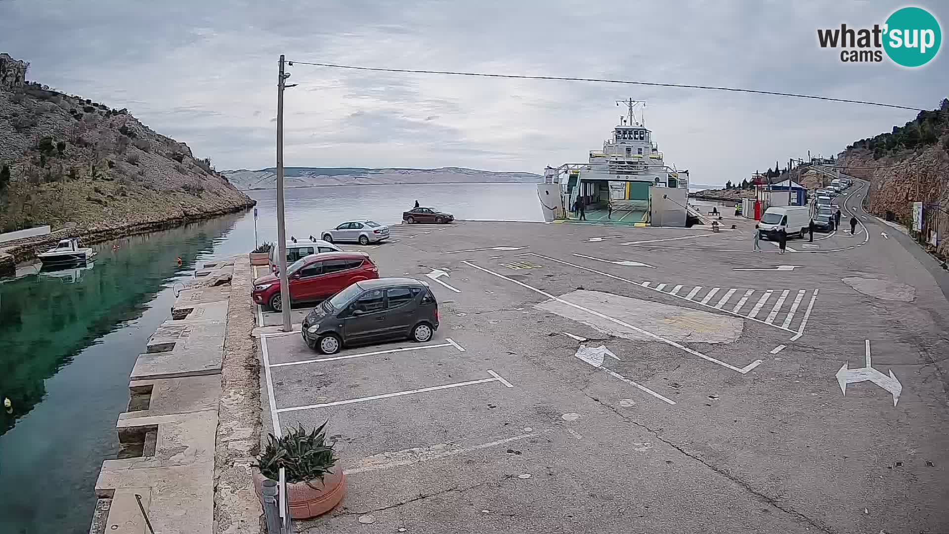 Webcam del puerto de ferris de Prizna – hacia la isla de Pag