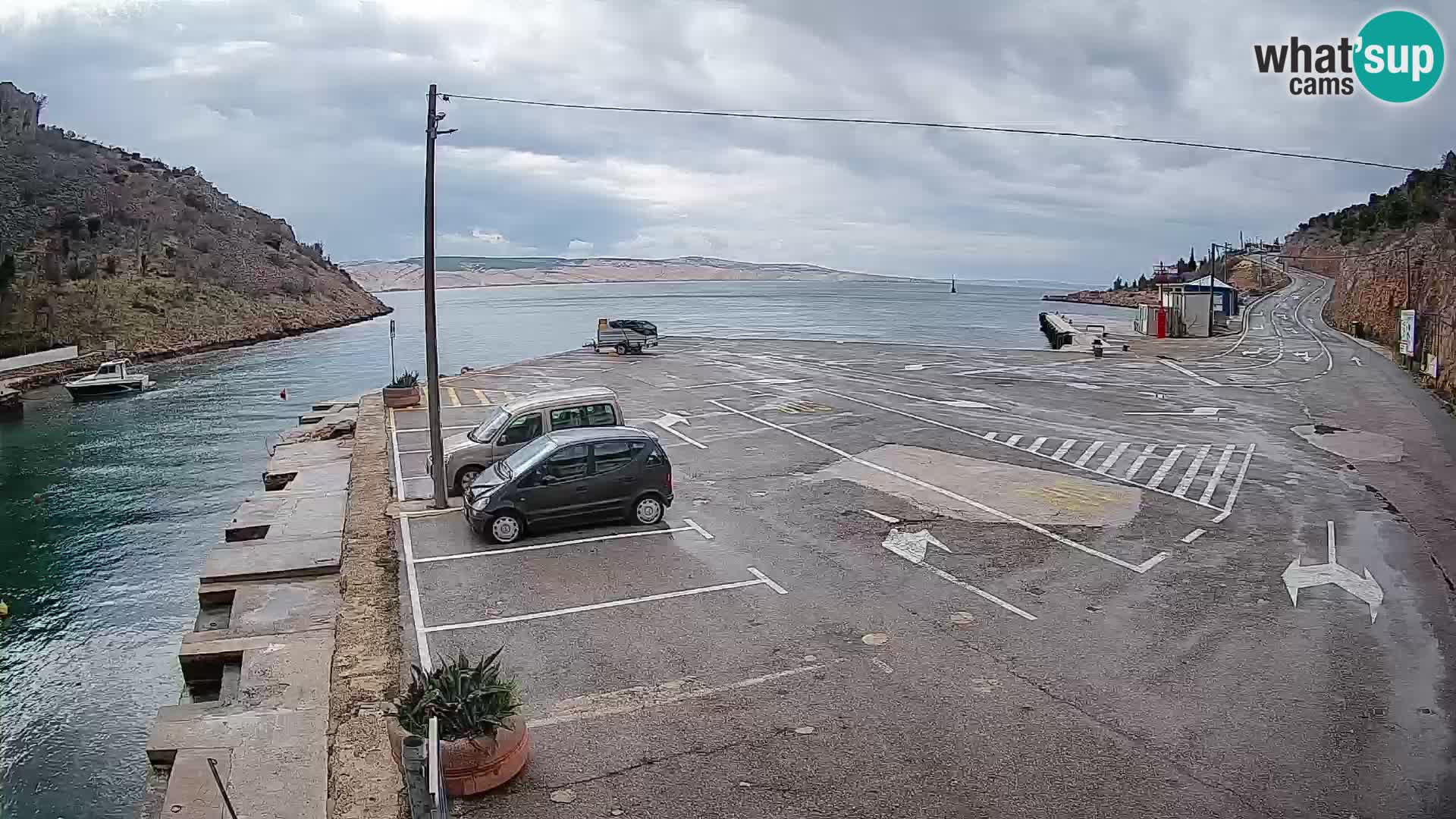 Webcam del puerto de ferris de Prizna – hacia la isla de Pag