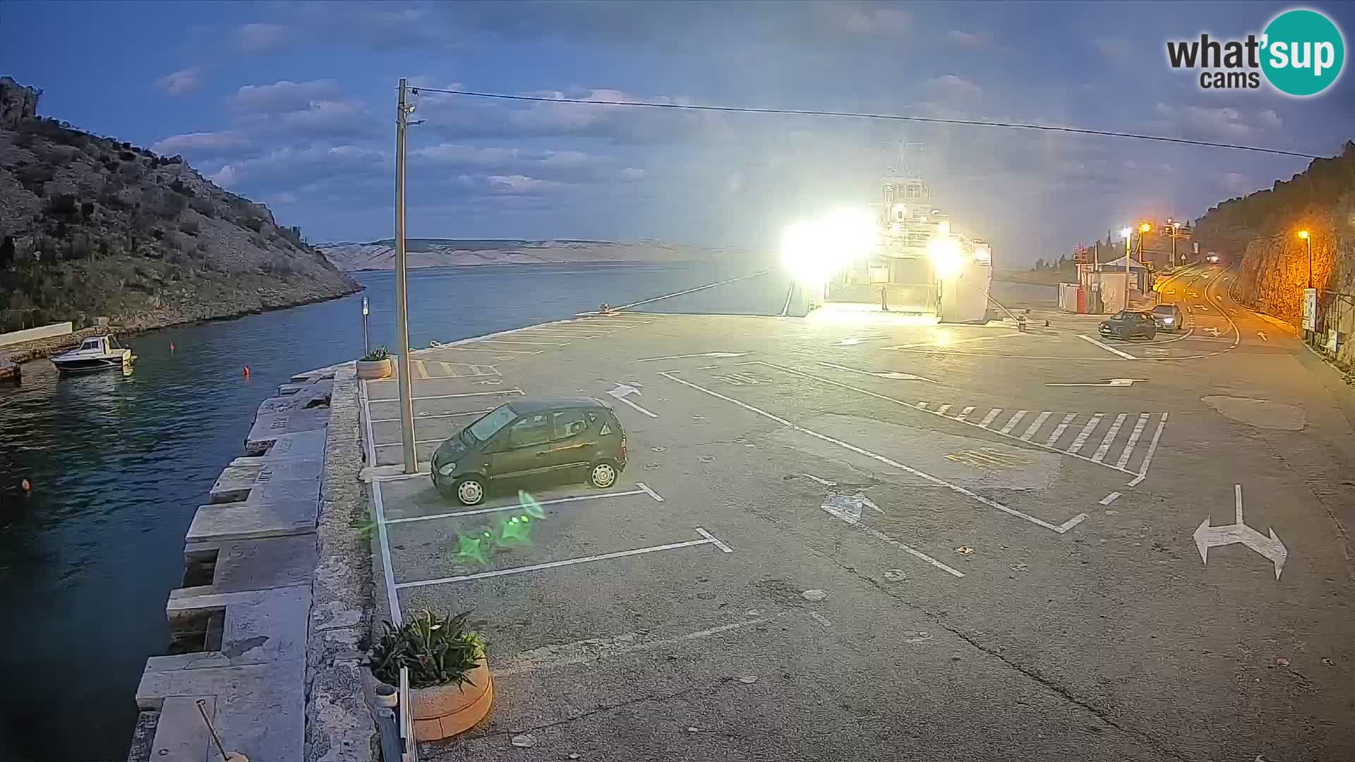 Webcam del puerto de ferris de Prizna – hacia la isla de Pag