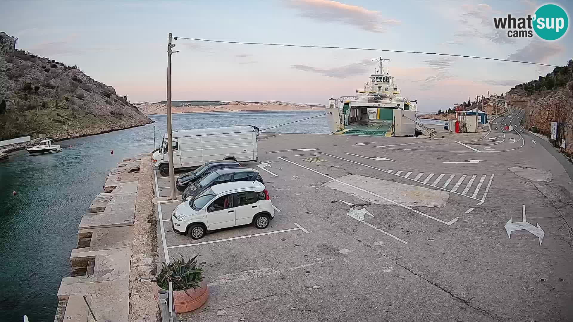 Web kamera trajektna luka Prizna – prema otoku Pag