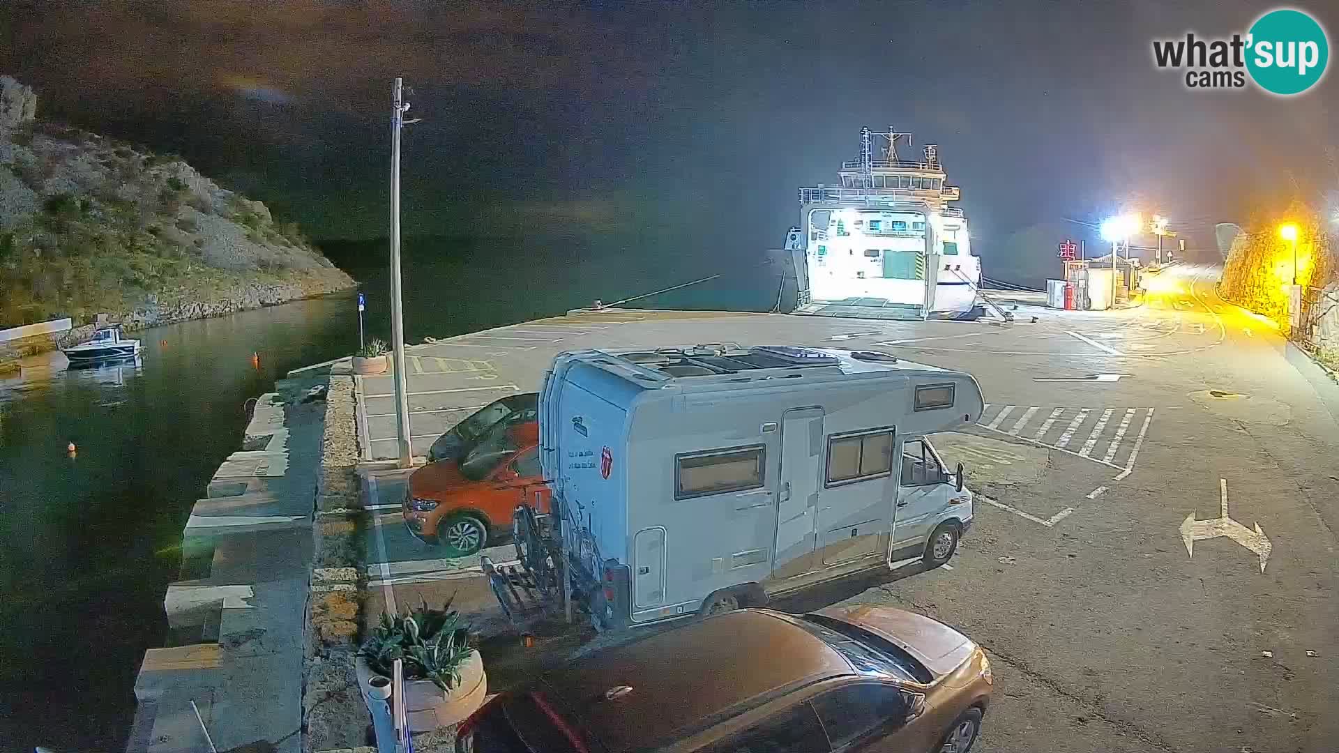 Web kamera trajektna luka Prizna – prema otoku Pag