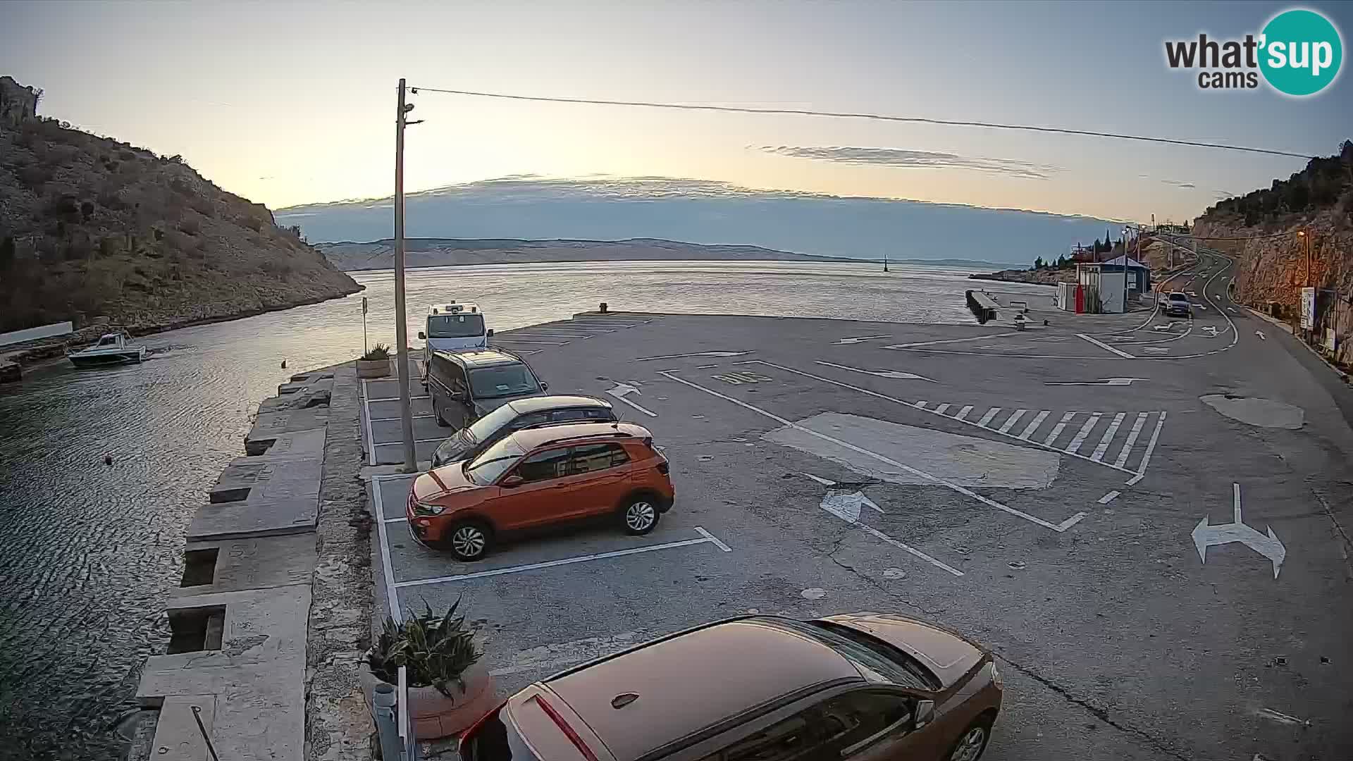 Web kamera trajektna luka Prizna – prema otoku Pag