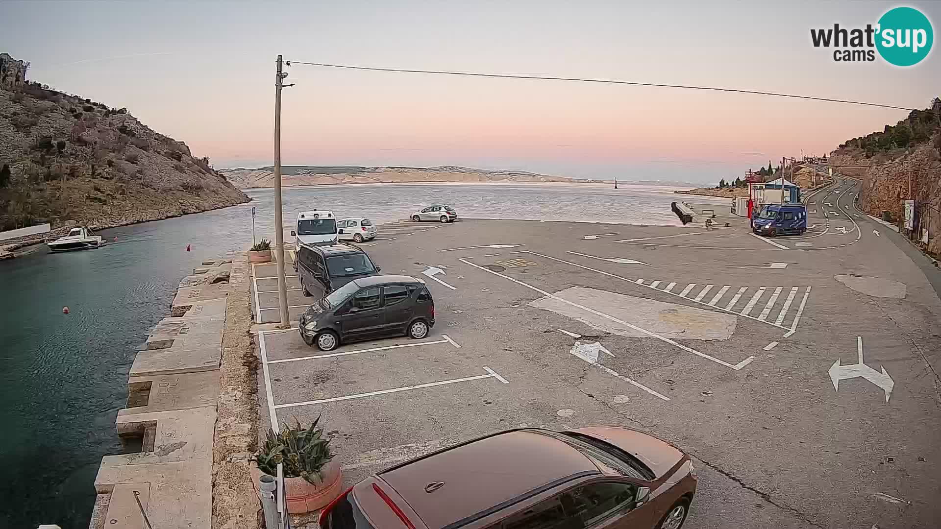 Webcam del puerto de ferris de Prizna – hacia la isla de Pag