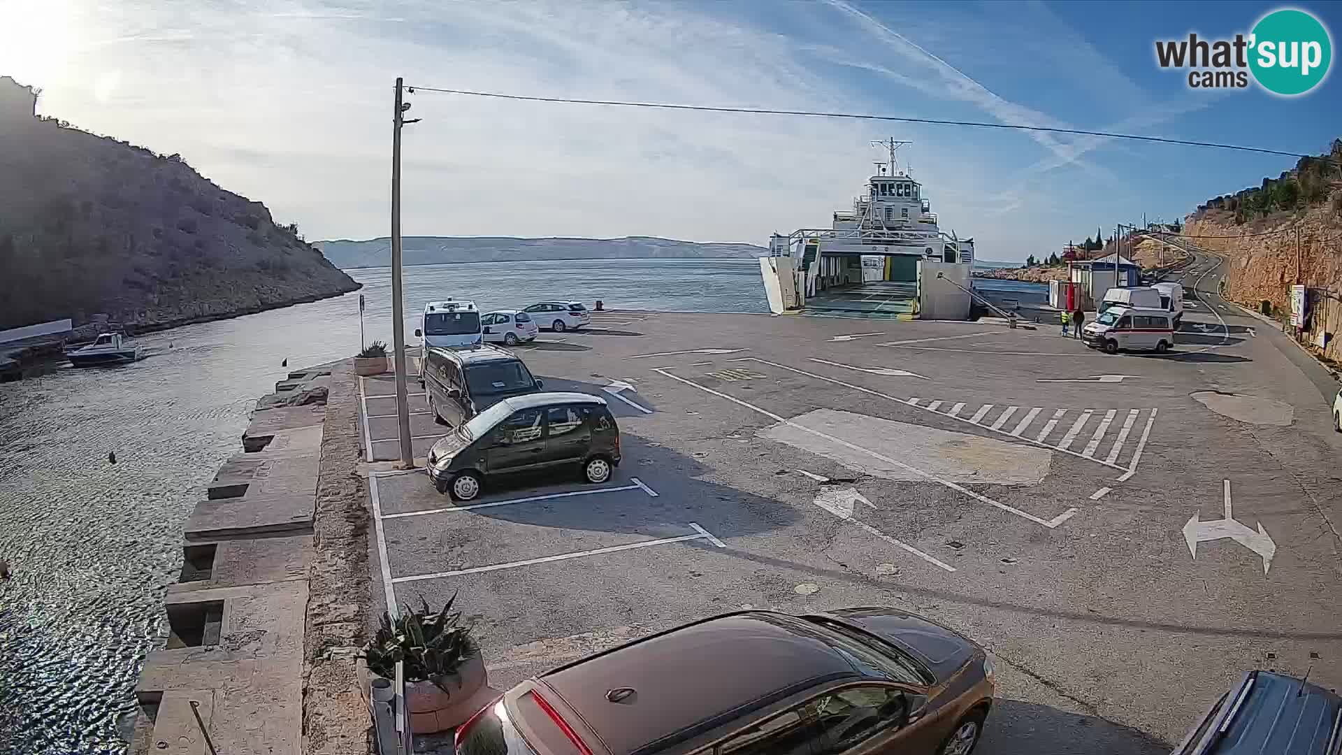 Webcam del puerto de ferris de Prizna – hacia la isla de Pag