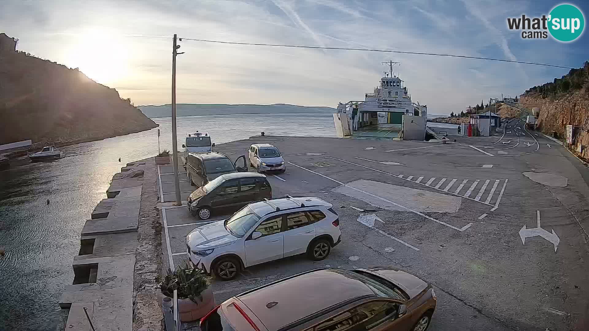 Webcam del puerto de ferris de Prizna – hacia la isla de Pag