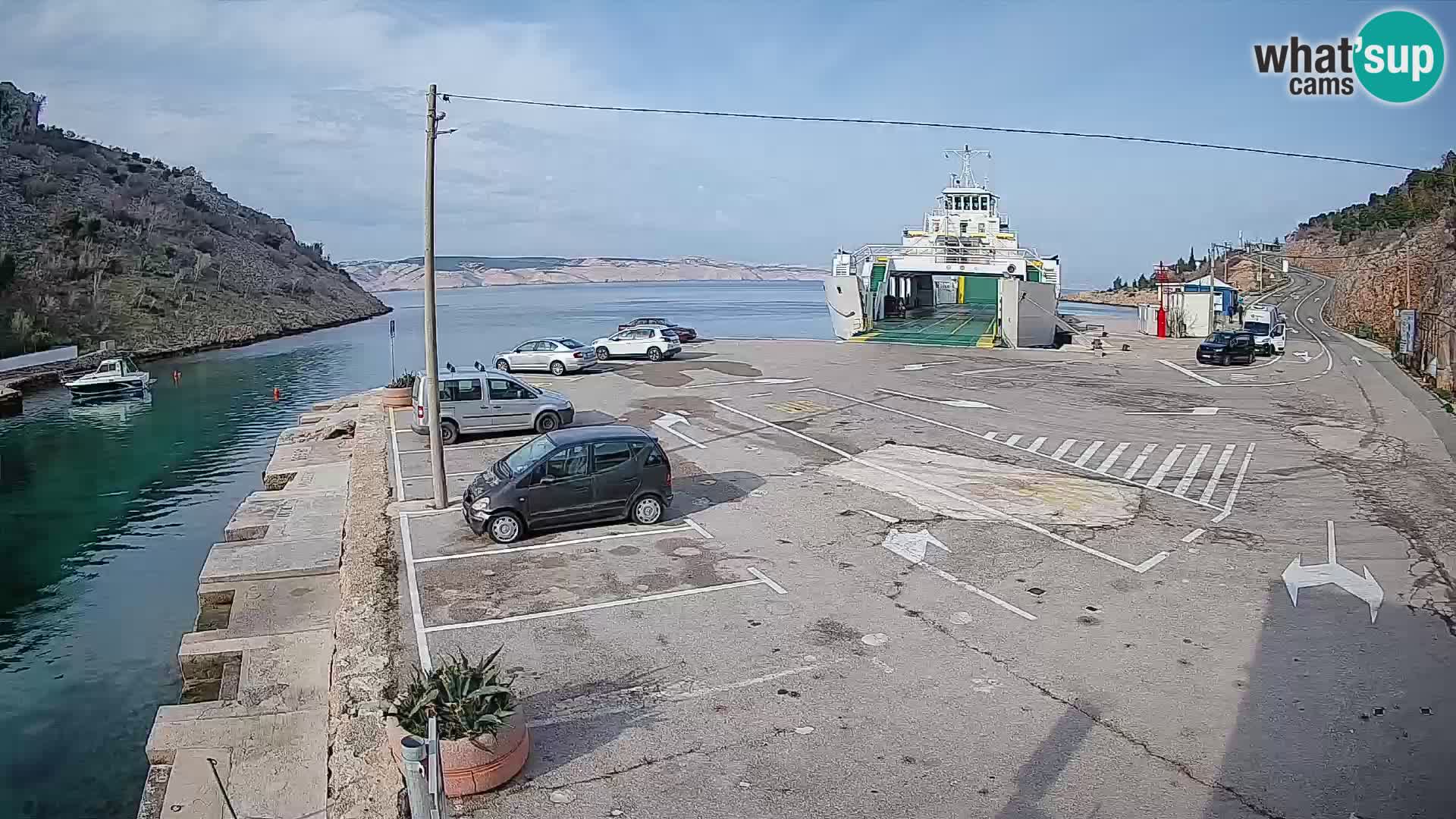 Webcam del puerto de ferris de Prizna – hacia la isla de Pag