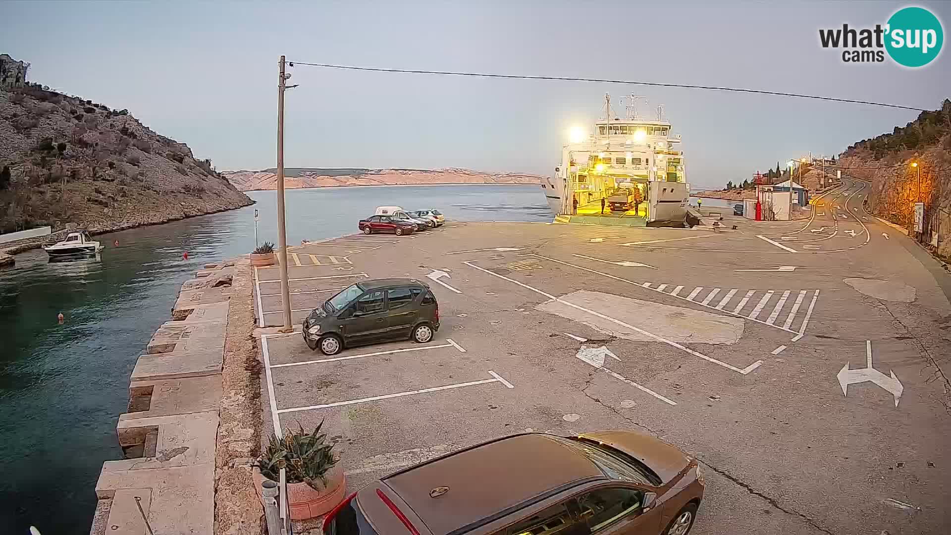 Webcam port de ferry de Prizna – vers l’île de Pag