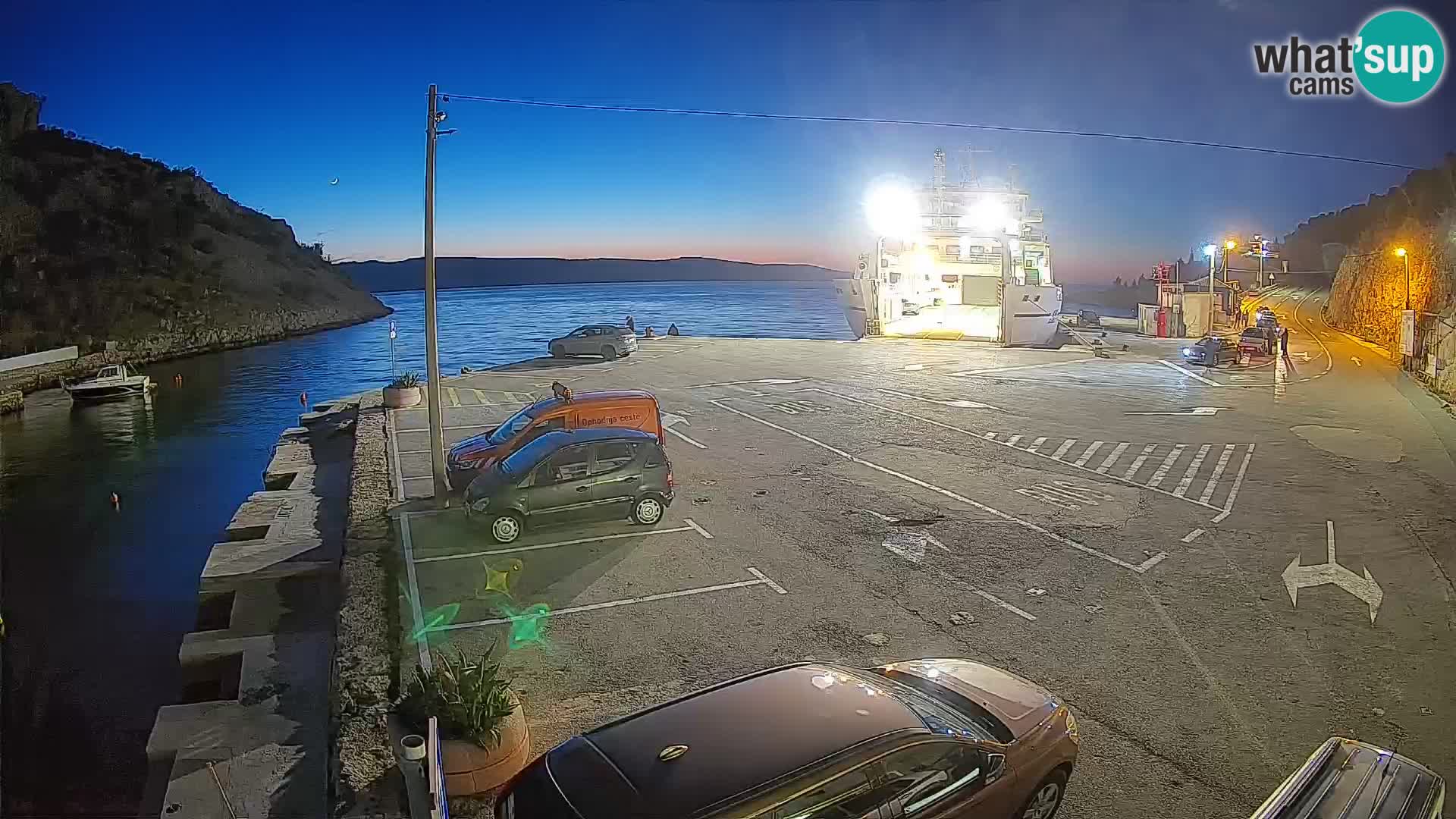 Webcam del puerto de ferris de Prizna – hacia la isla de Pag