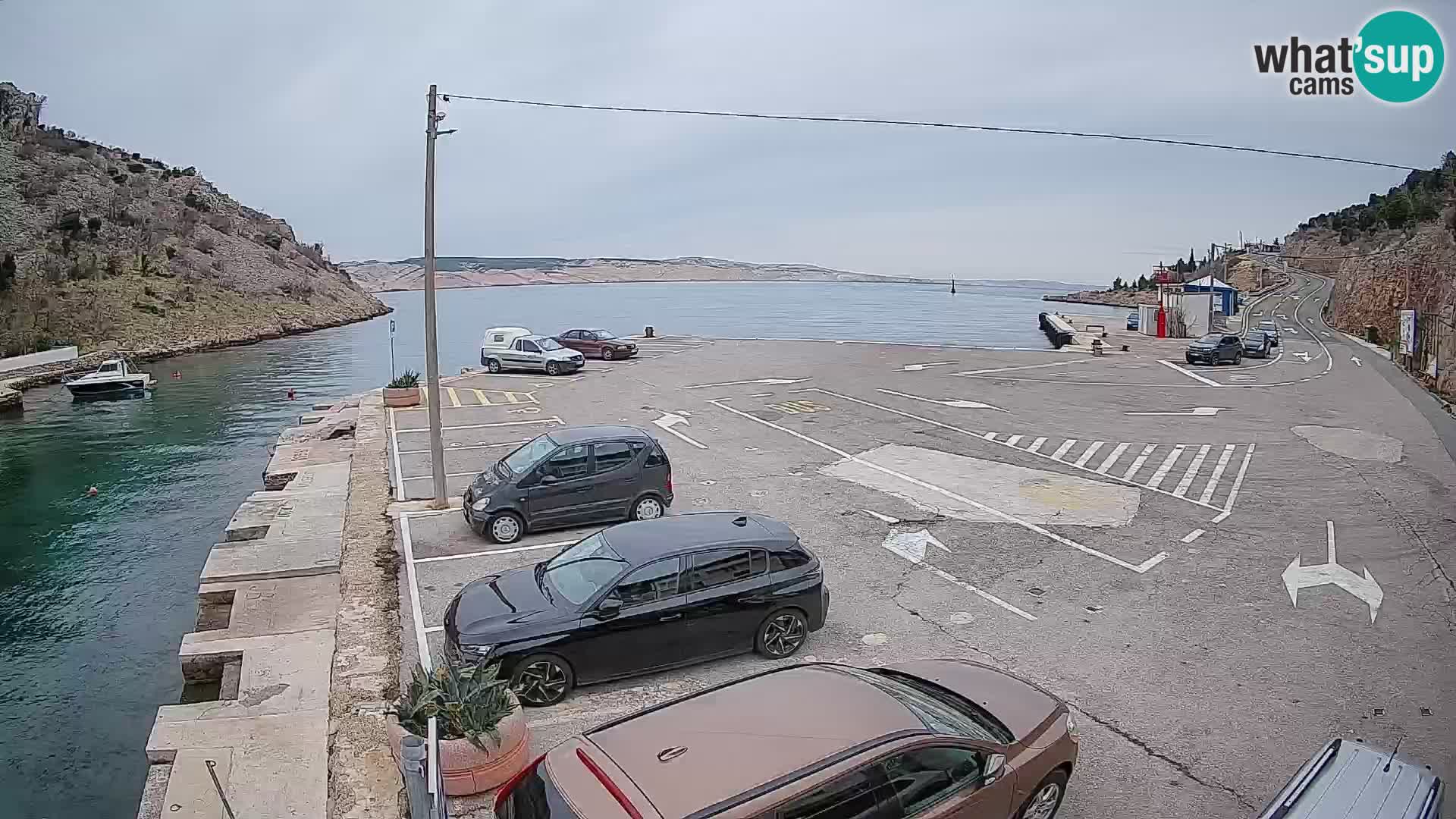Webcam del puerto de ferris de Prizna – hacia la isla de Pag