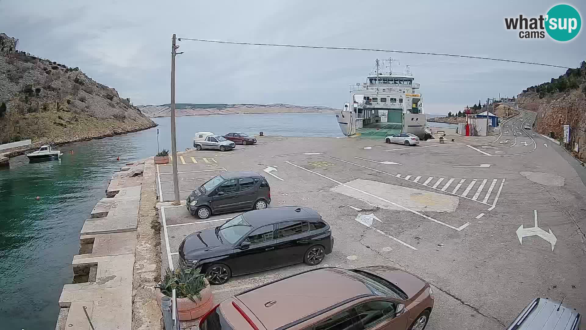 Webcam del puerto de ferris de Prizna – hacia la isla de Pag
