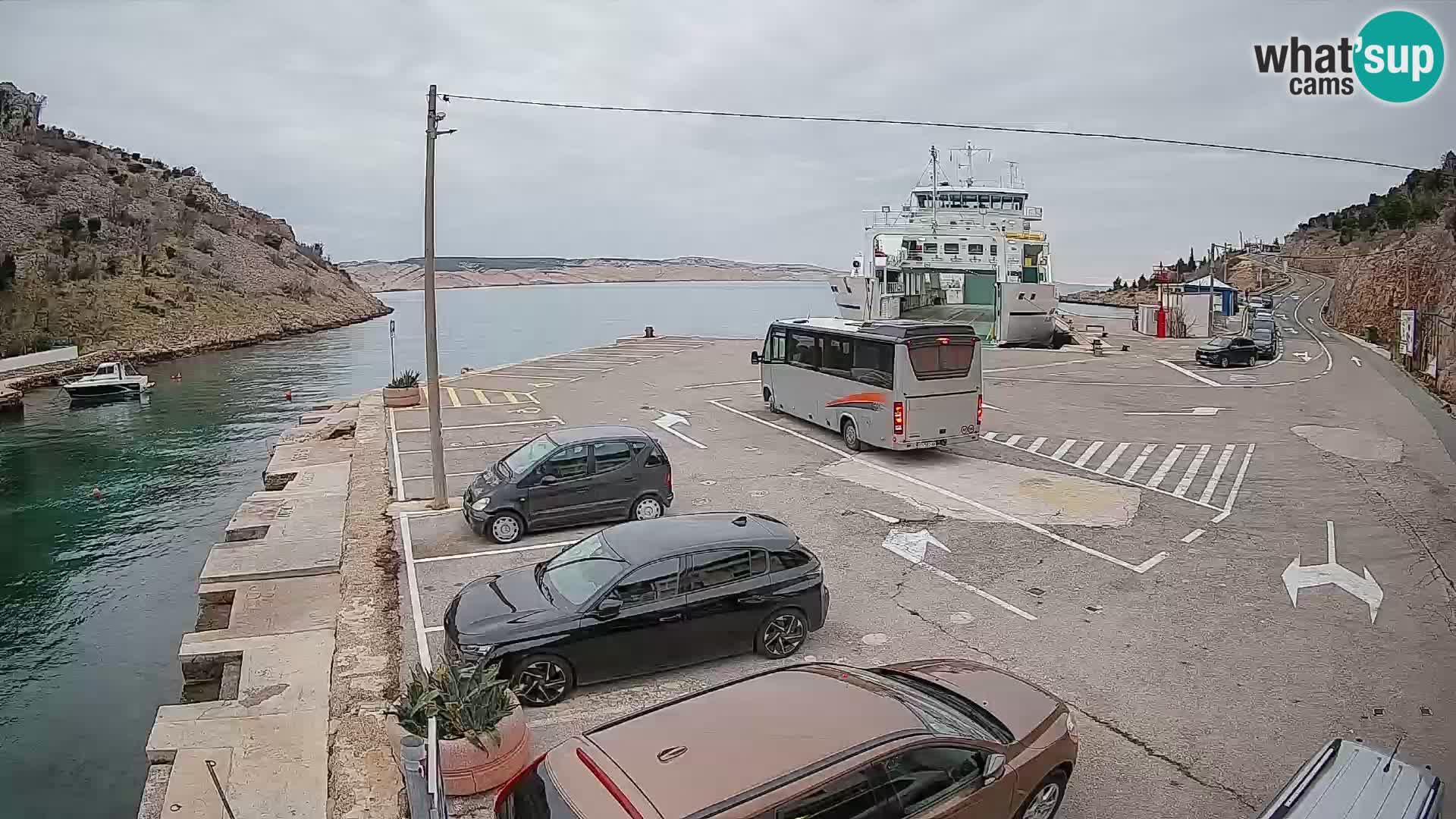 Webcam del puerto de ferris de Prizna – hacia la isla de Pag