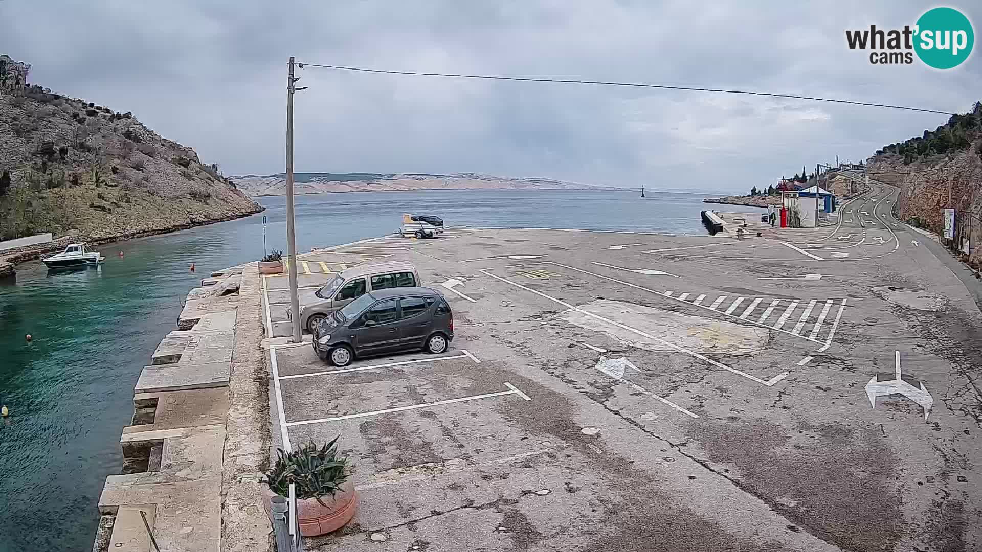 Webcam del puerto de ferris de Prizna – hacia la isla de Pag