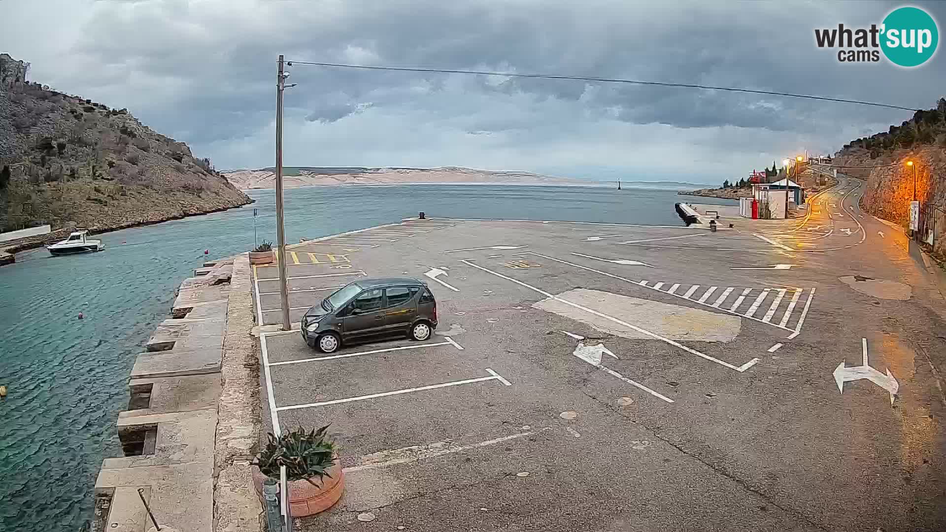 Webcam del puerto de ferris de Prizna – hacia la isla de Pag