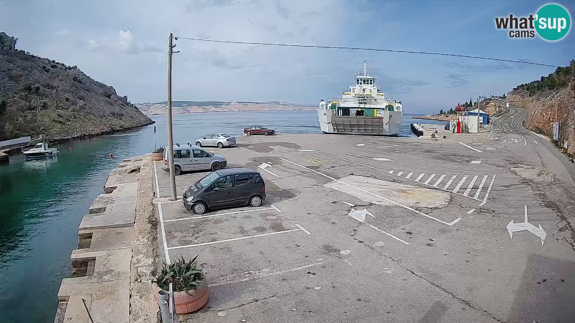Webcam del puerto de ferris de Prizna – hacia la isla de Pag