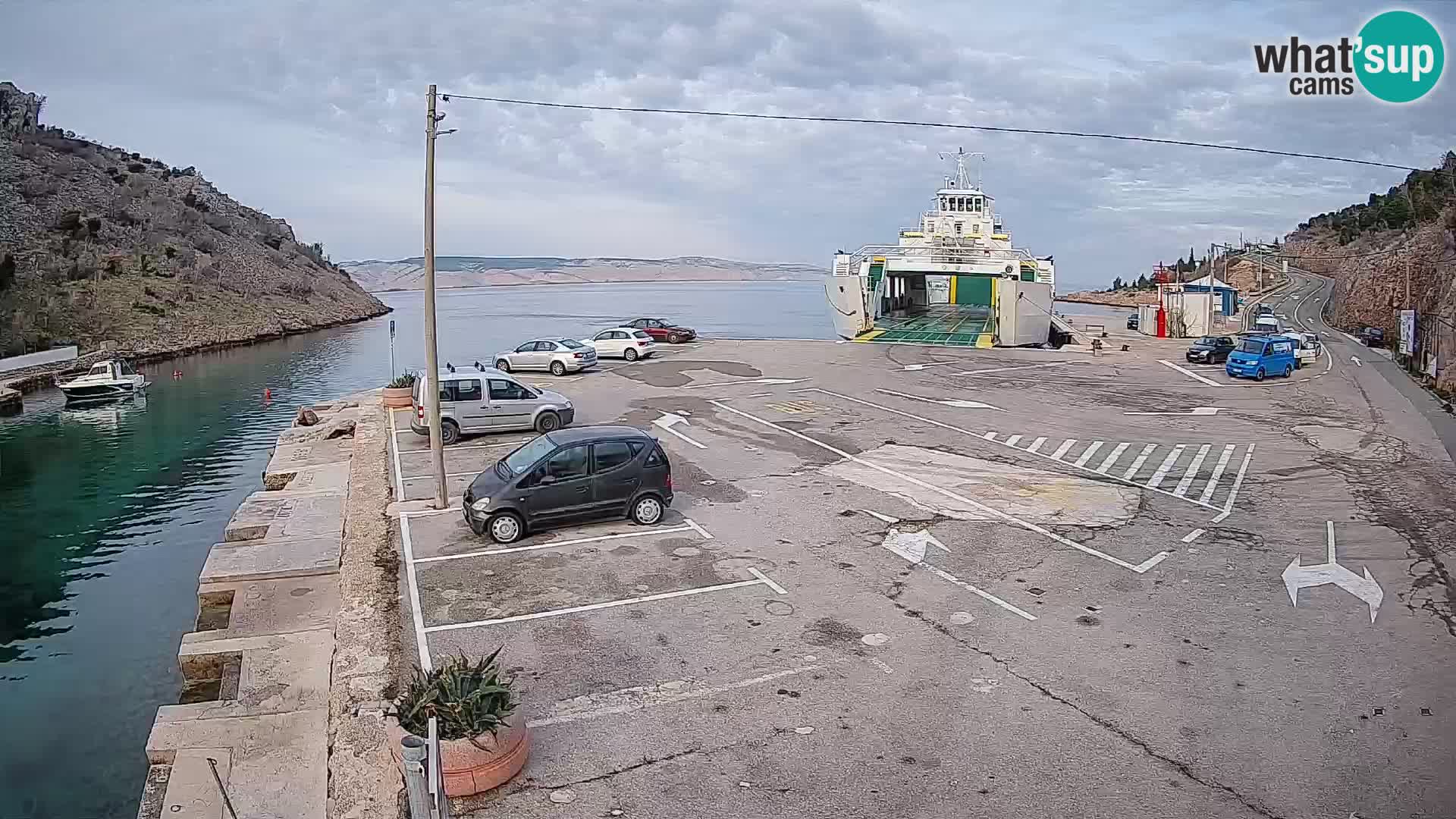 Webcam del puerto de ferris de Prizna – hacia la isla de Pag
