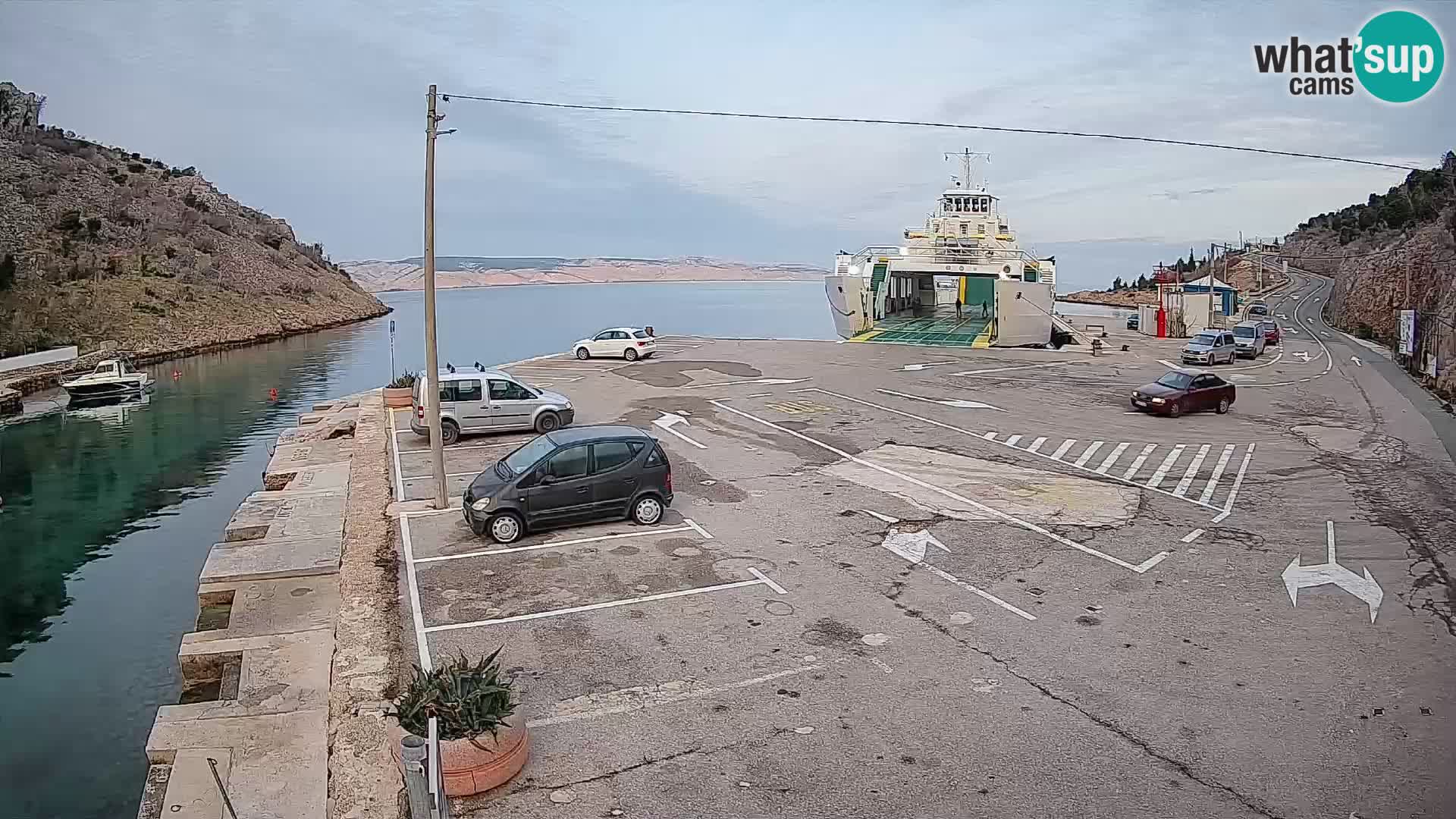 Webcam del puerto de ferris de Prizna – hacia la isla de Pag