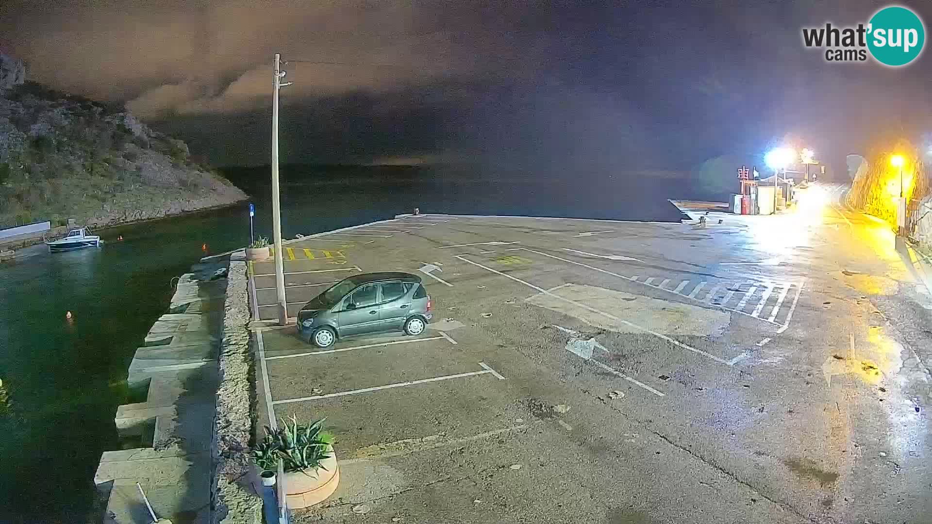 Spletna kamera trajektno pristanišče Prizna – proti otoku Pag