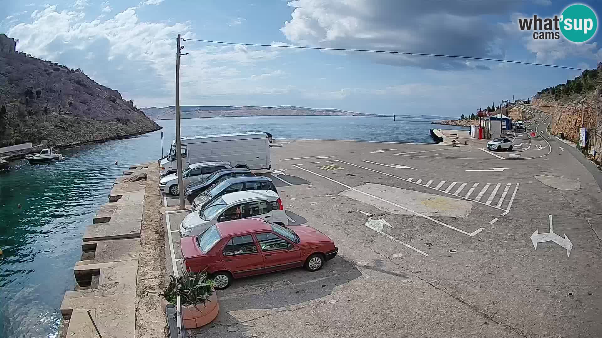 Spletna kamera trajektno pristanišče Prizna – proti otoku Pag