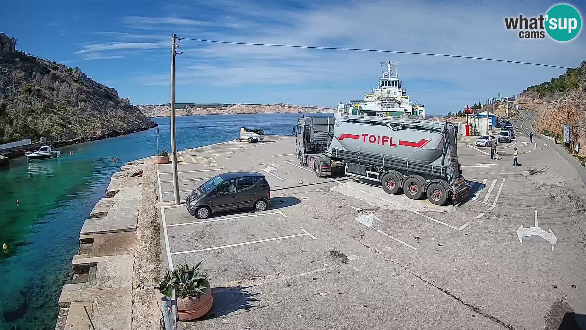 Webcam del puerto de ferris de Prizna – hacia la isla de Pag