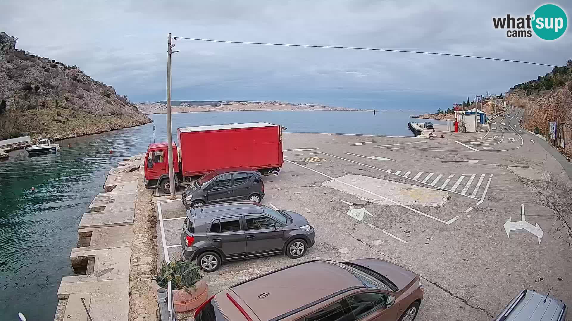 Webcam del puerto de ferris de Prizna – hacia la isla de Pag