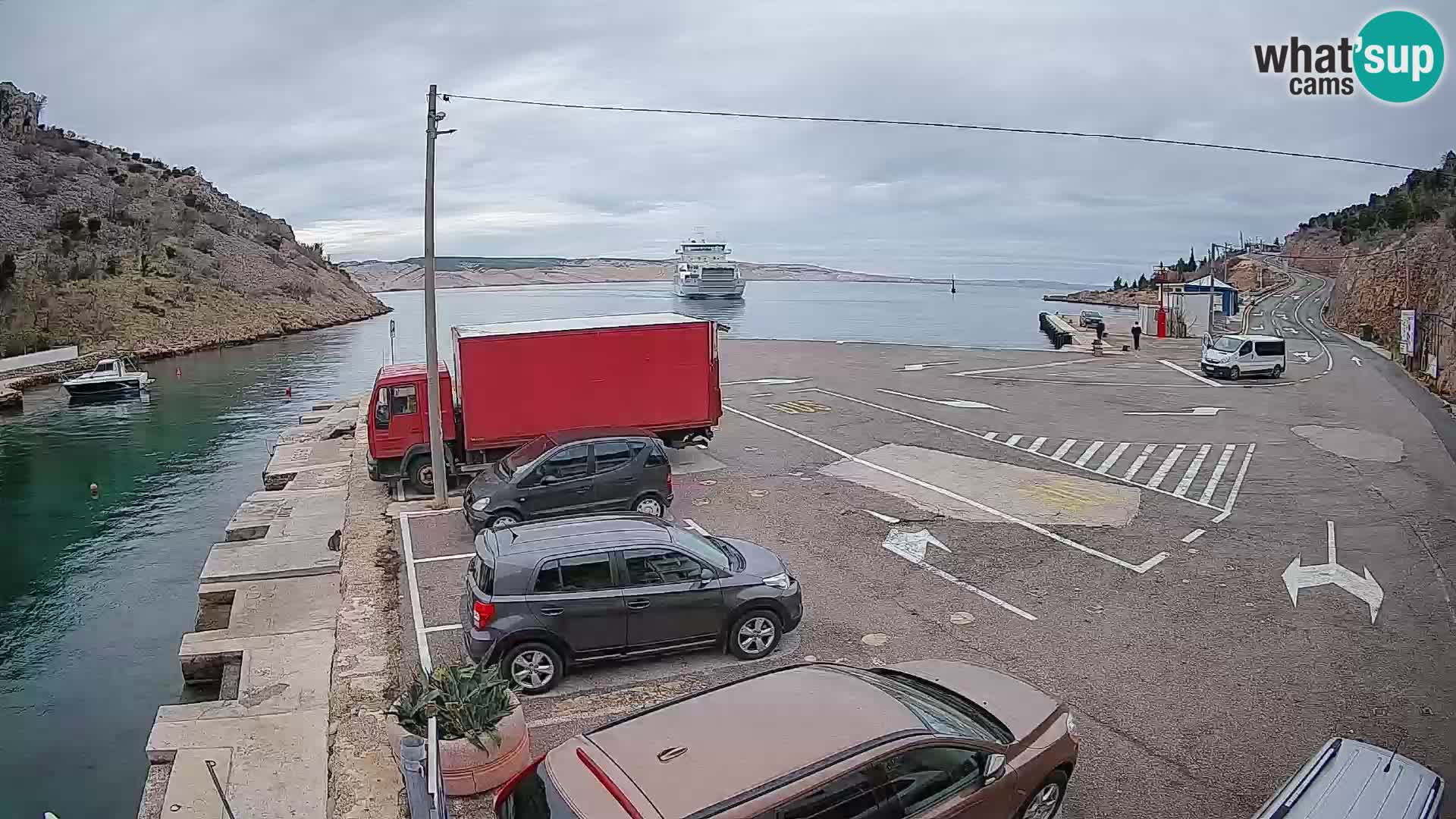Webcam del puerto de ferris de Prizna – hacia la isla de Pag