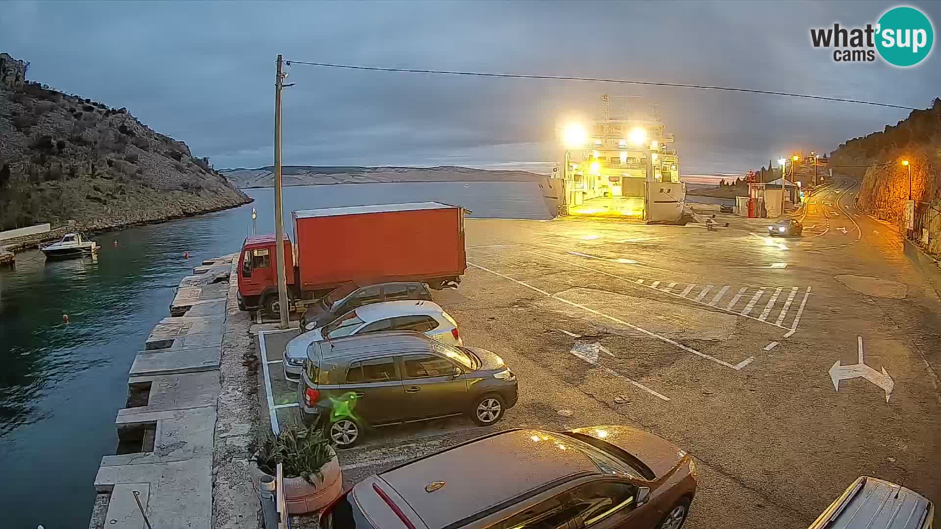Webcam del puerto de ferris de Prizna – hacia la isla de Pag