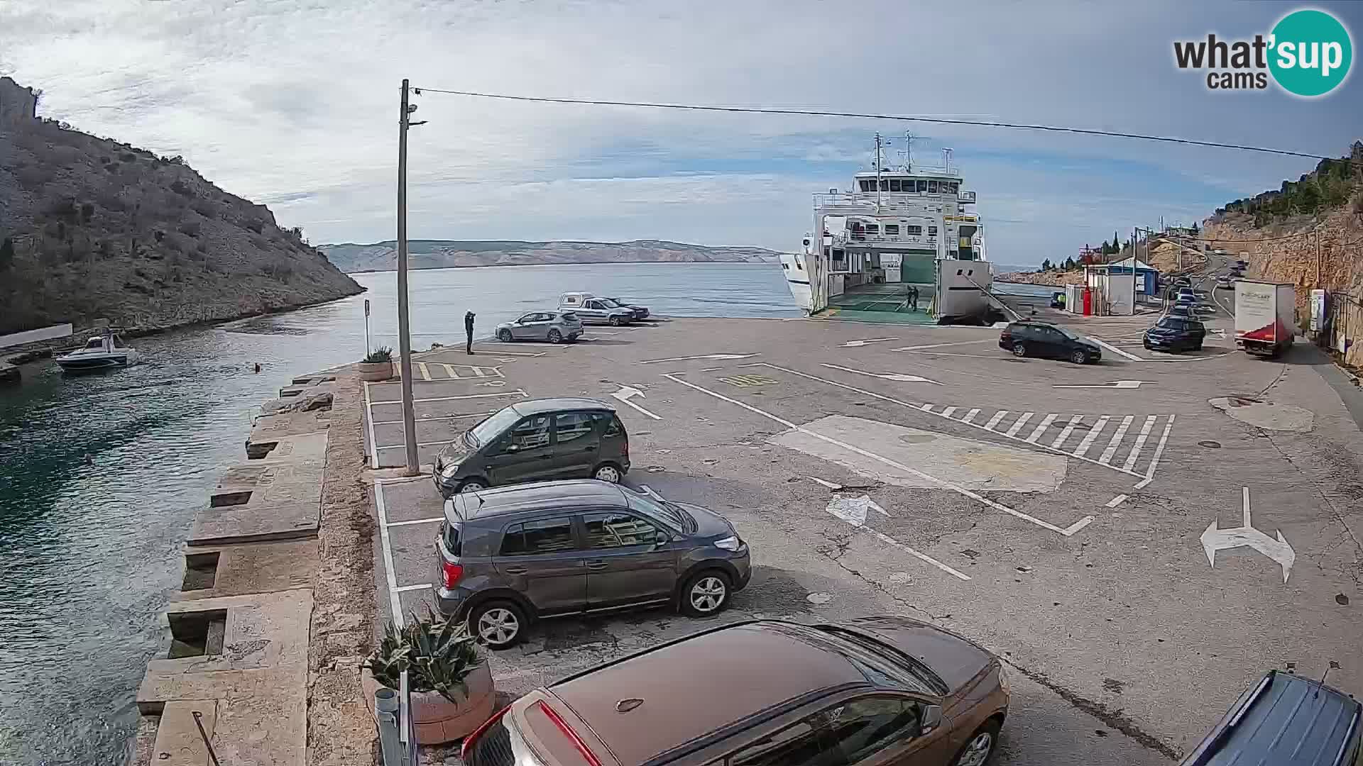 Webcam del puerto de ferris de Prizna – hacia la isla de Pag
