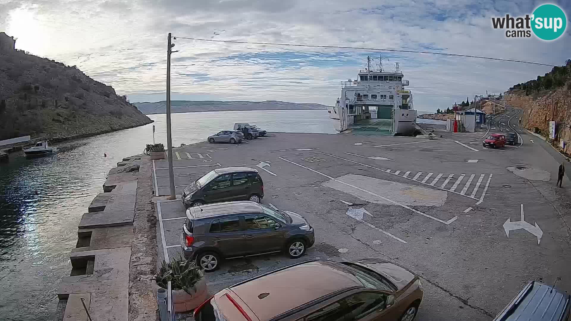 Webcam del puerto de ferris de Prizna – hacia la isla de Pag