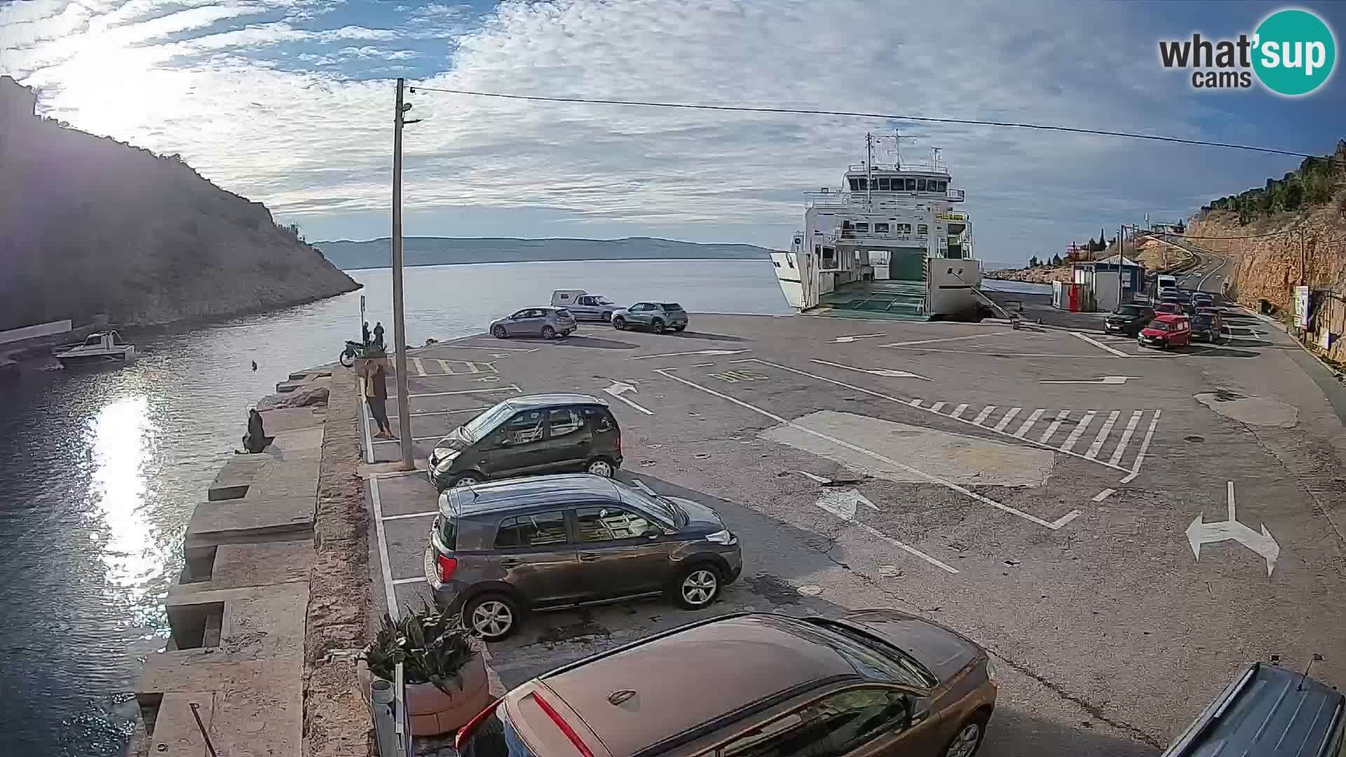 Spletna kamera trajektno pristanišče Prizna – proti otoku Pag