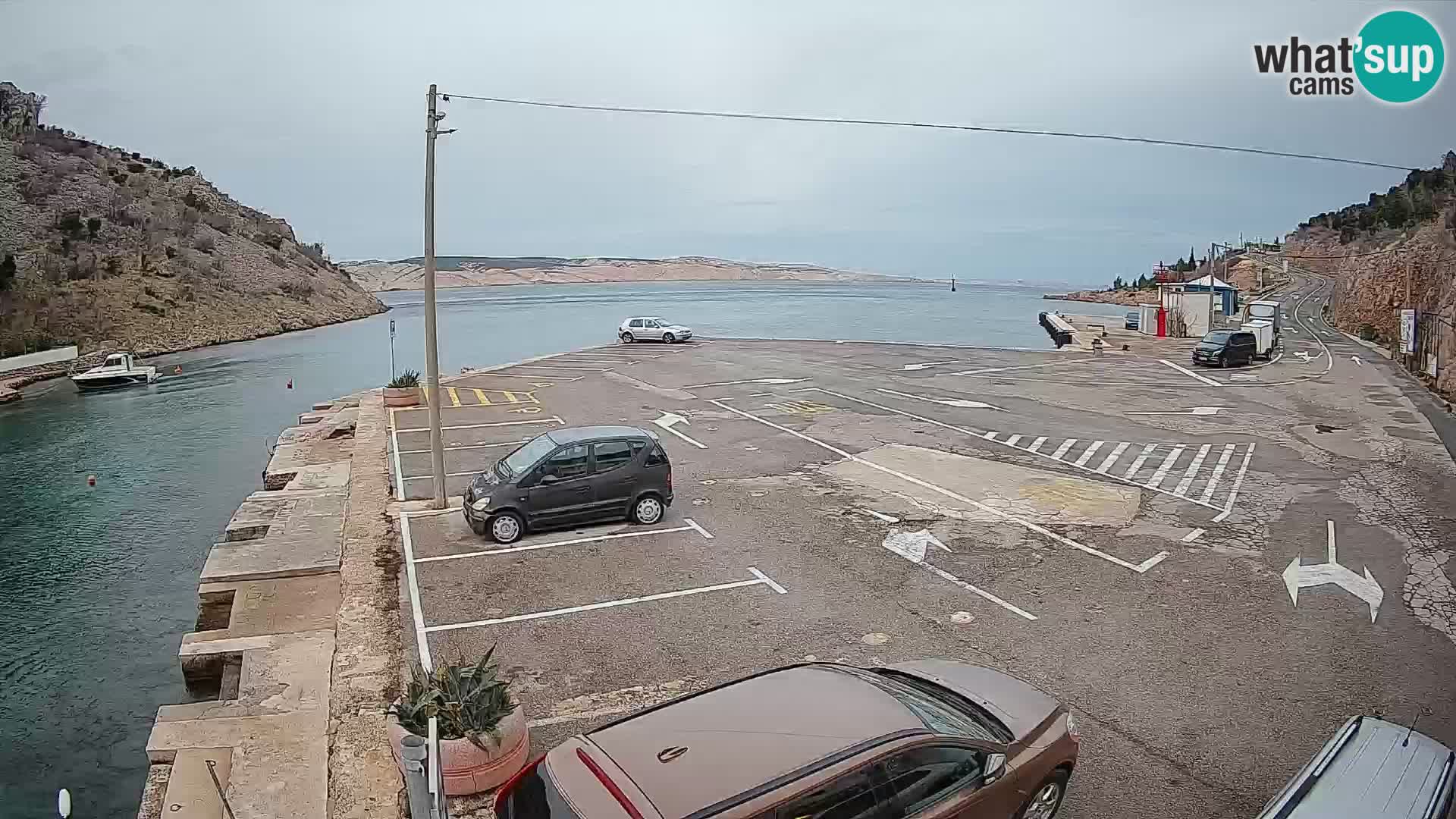 Webcam del puerto de ferris de Prizna – hacia la isla de Pag