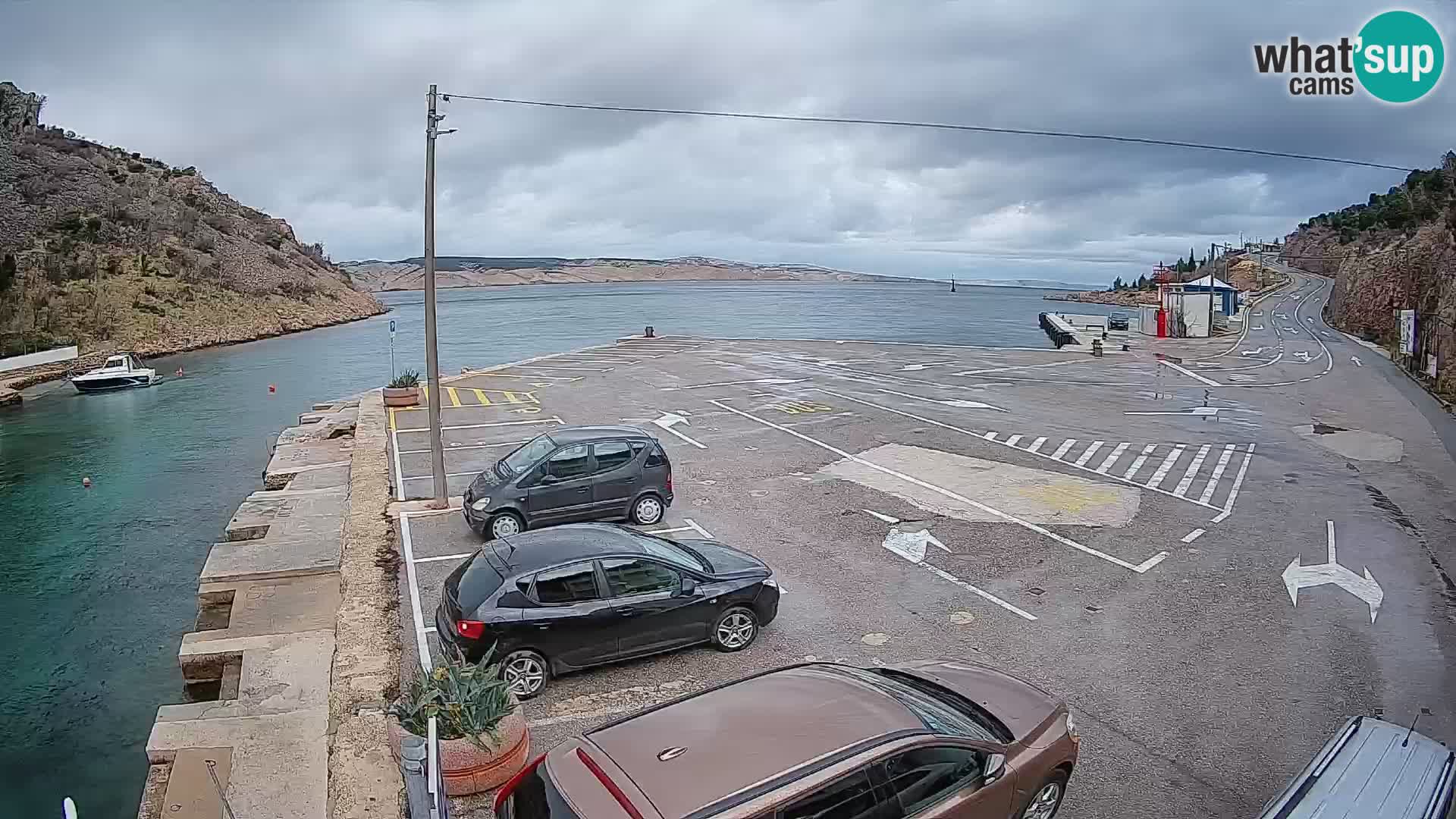 Web kamera trajektna luka Prizna – prema otoku Pag