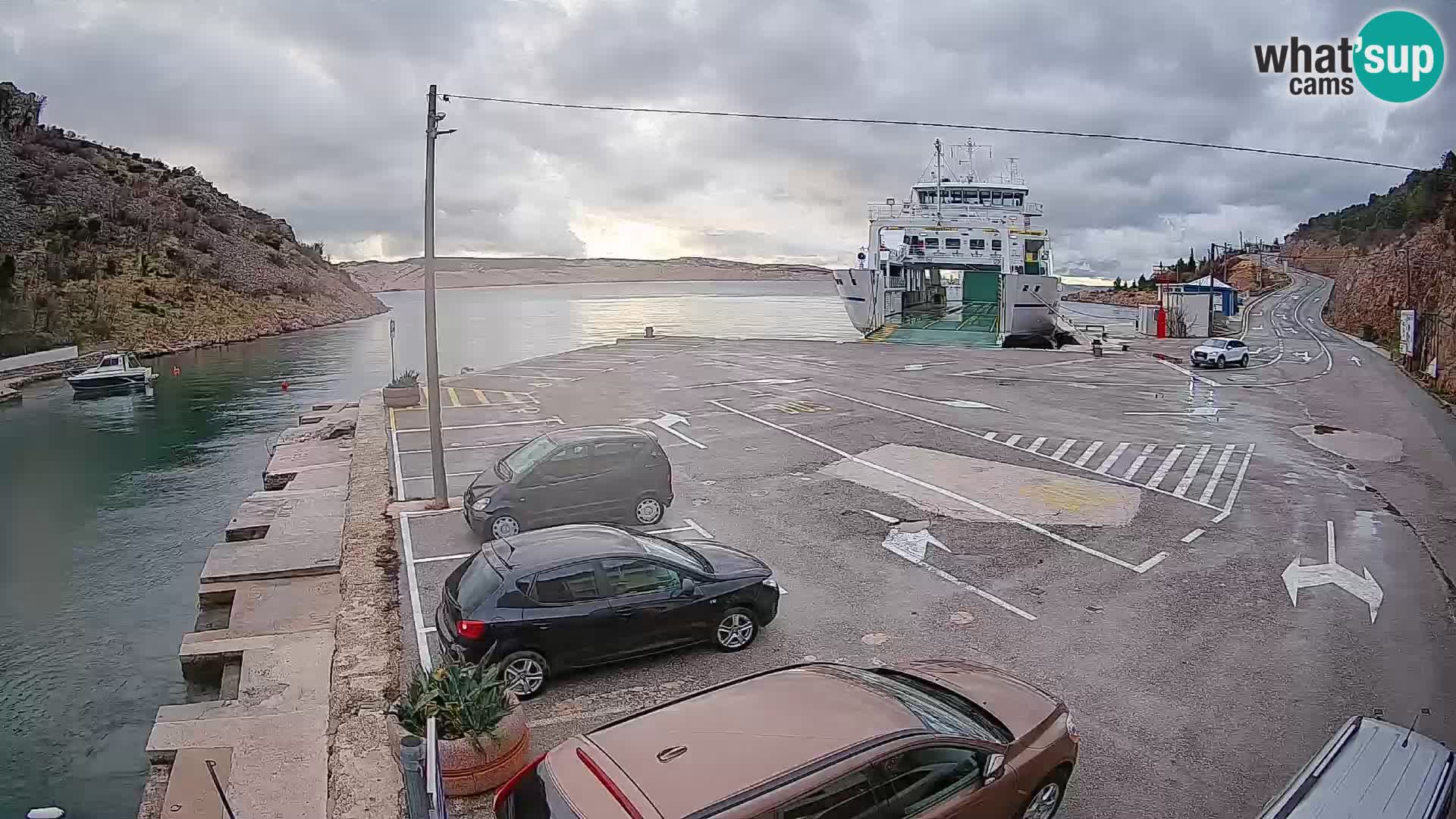 Webcam del puerto de ferris de Prizna – hacia la isla de Pag