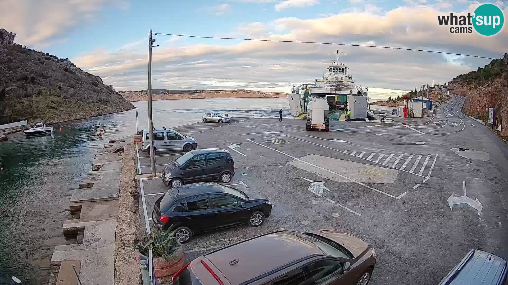 Web kamera trajektna luka Prizna – prema otoku Pag